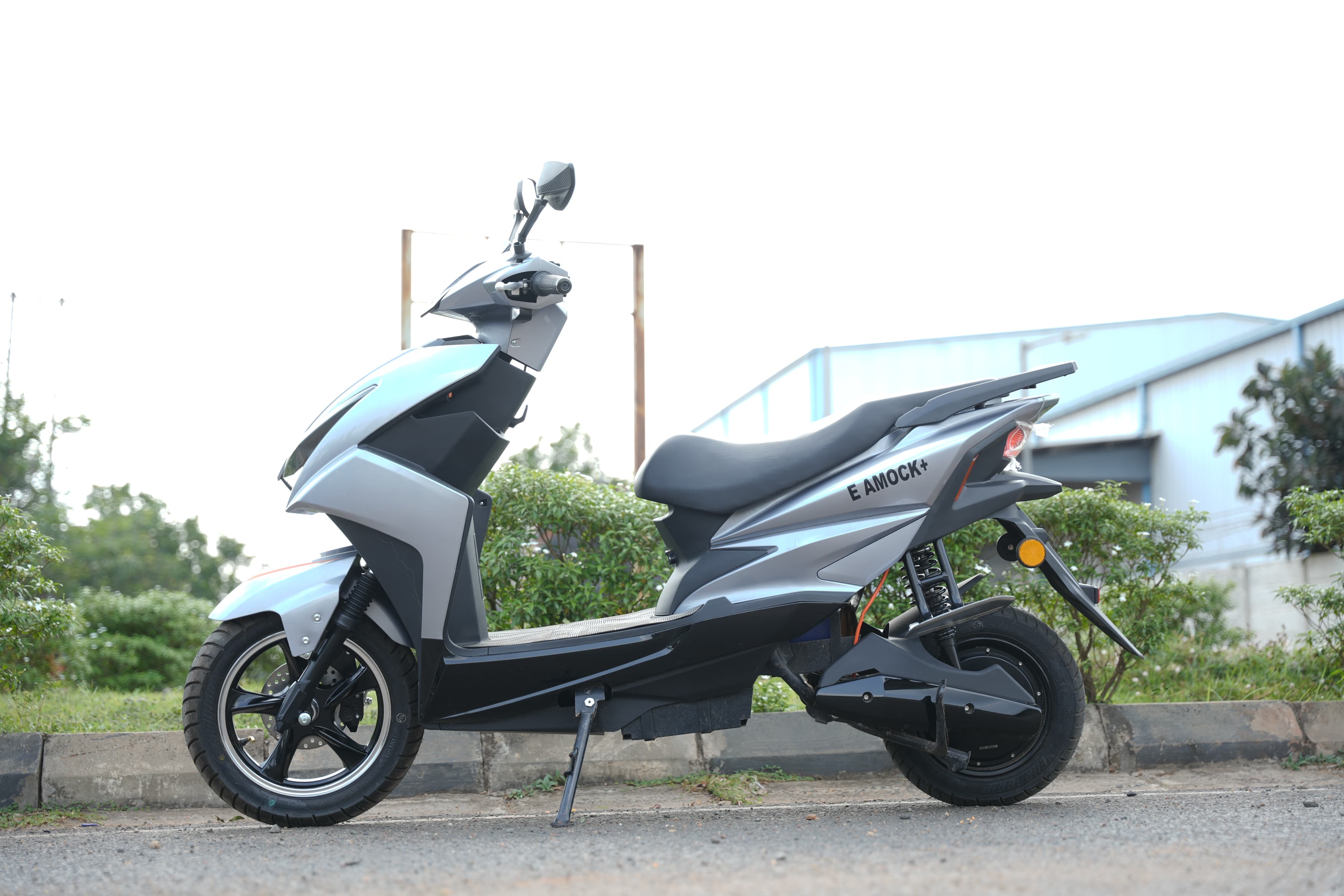 AMOCK PLUS Electric Scooter: A Smart Urban Ride