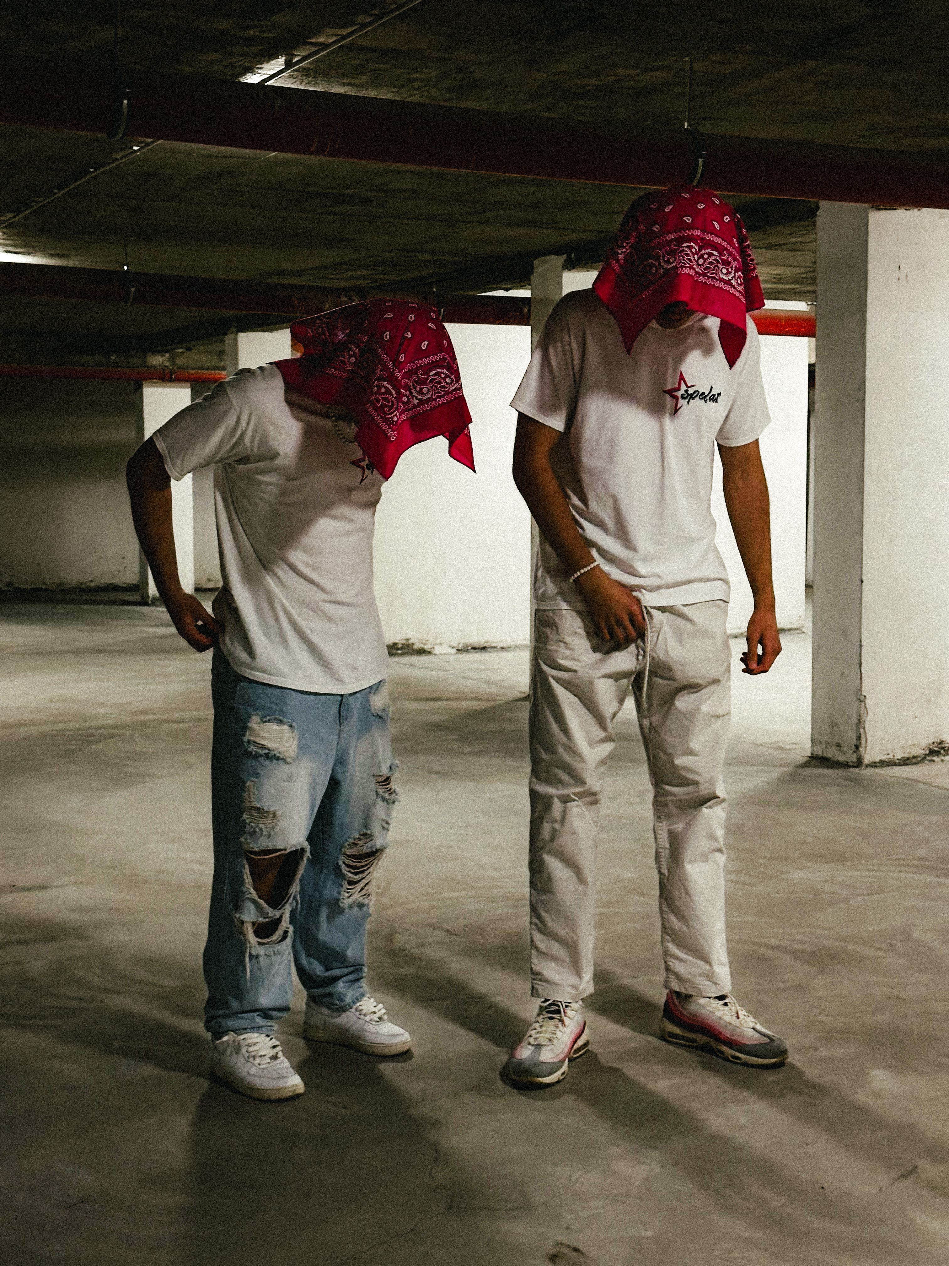 HOES LOVE SPELAR TEE