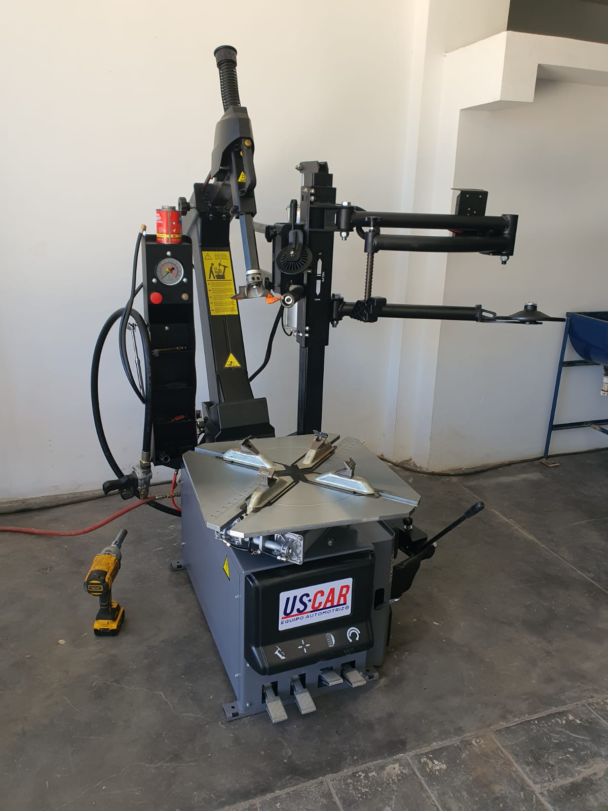 Desmontadora de Llantas modelo GT526 PRO hasta rin 26"