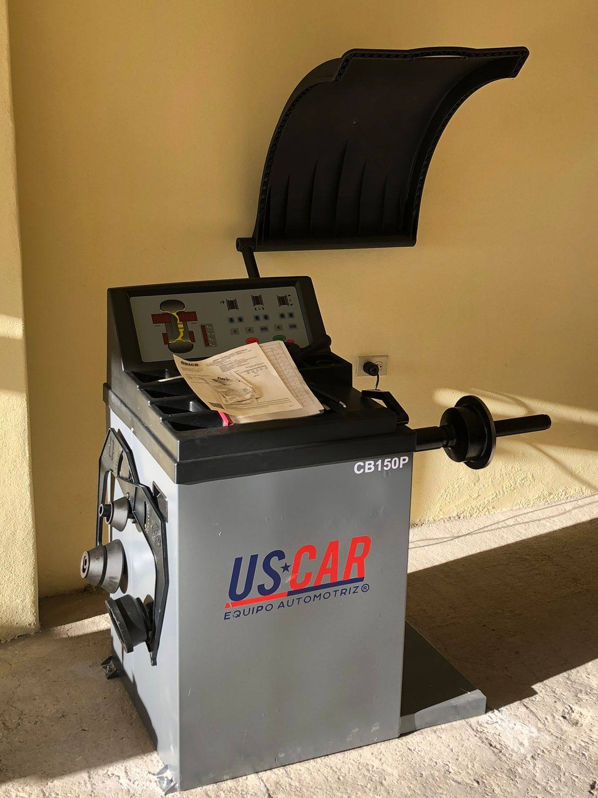 Balanceadora de llantas CB150P hasta llanta 34"