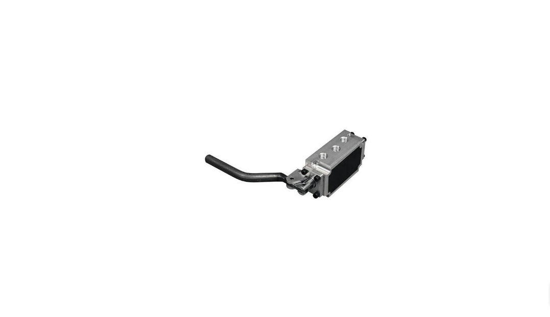 Válvula de control AAA-81881 (centro de resorte) (8185581)