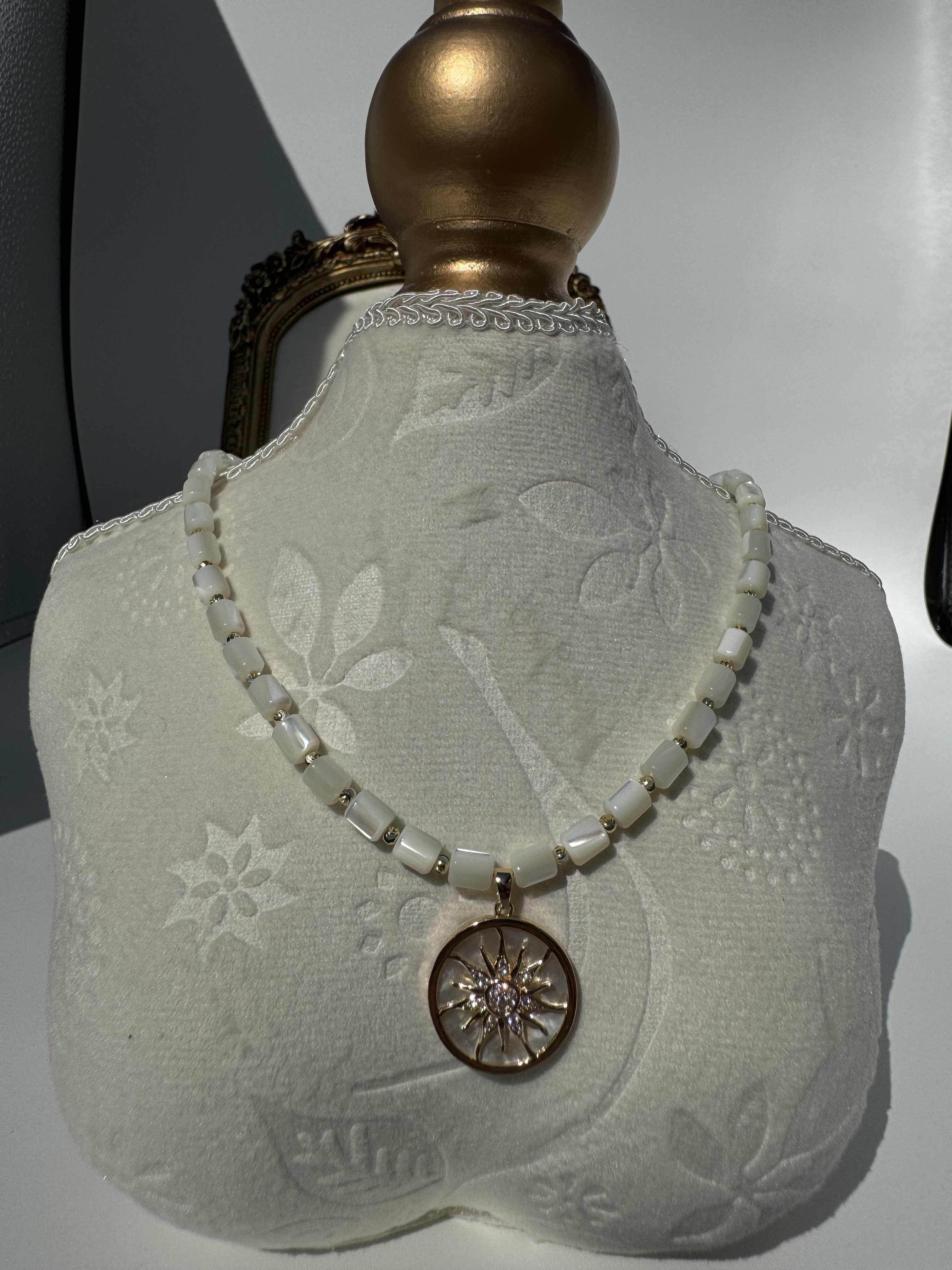 Elegant White Mother of pearl Beaded Necklace