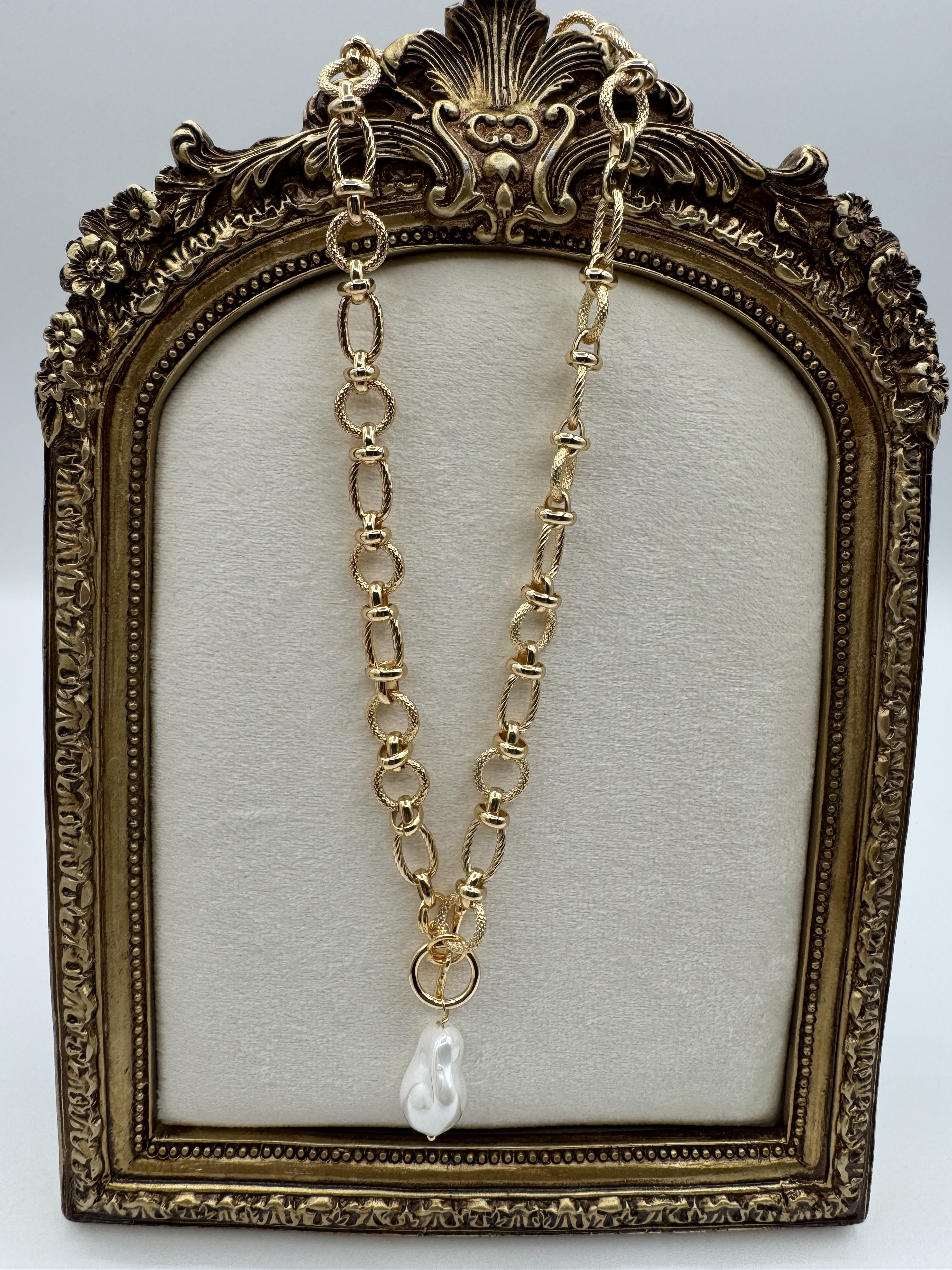 Gold Chain Necklace with baroque Pearl Pendant