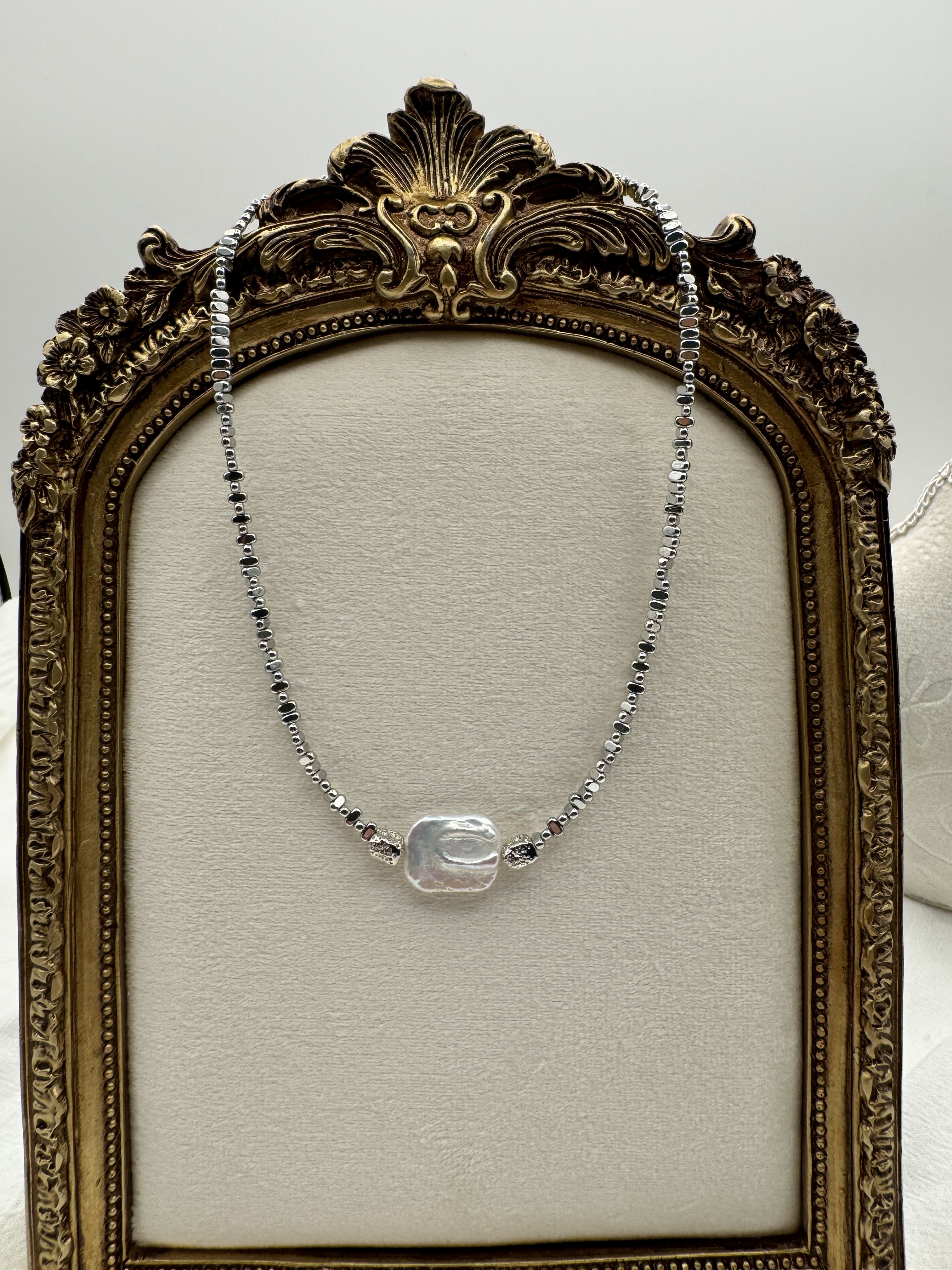 Elegant Hematite with baroque pearl Necklace