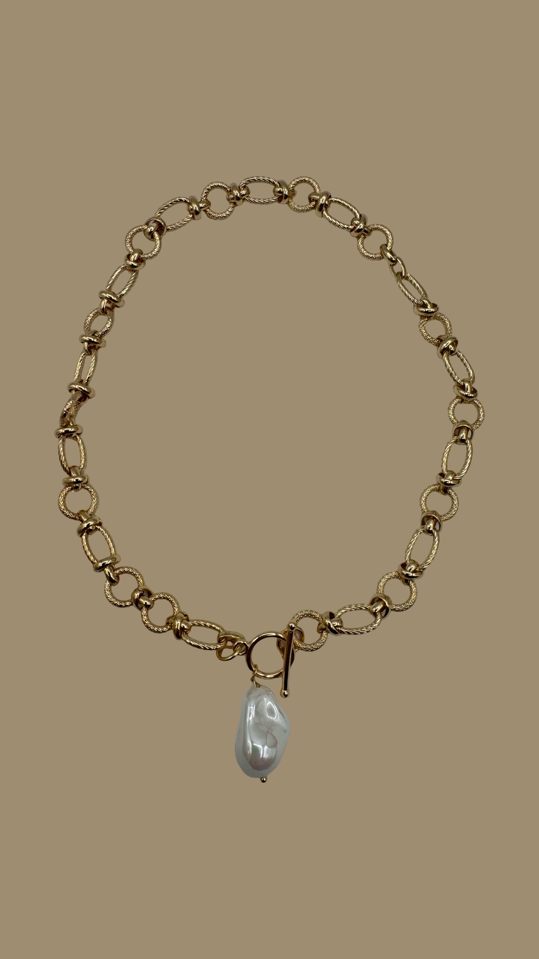 Gold Chain Necklace with baroque Pearl Pendant