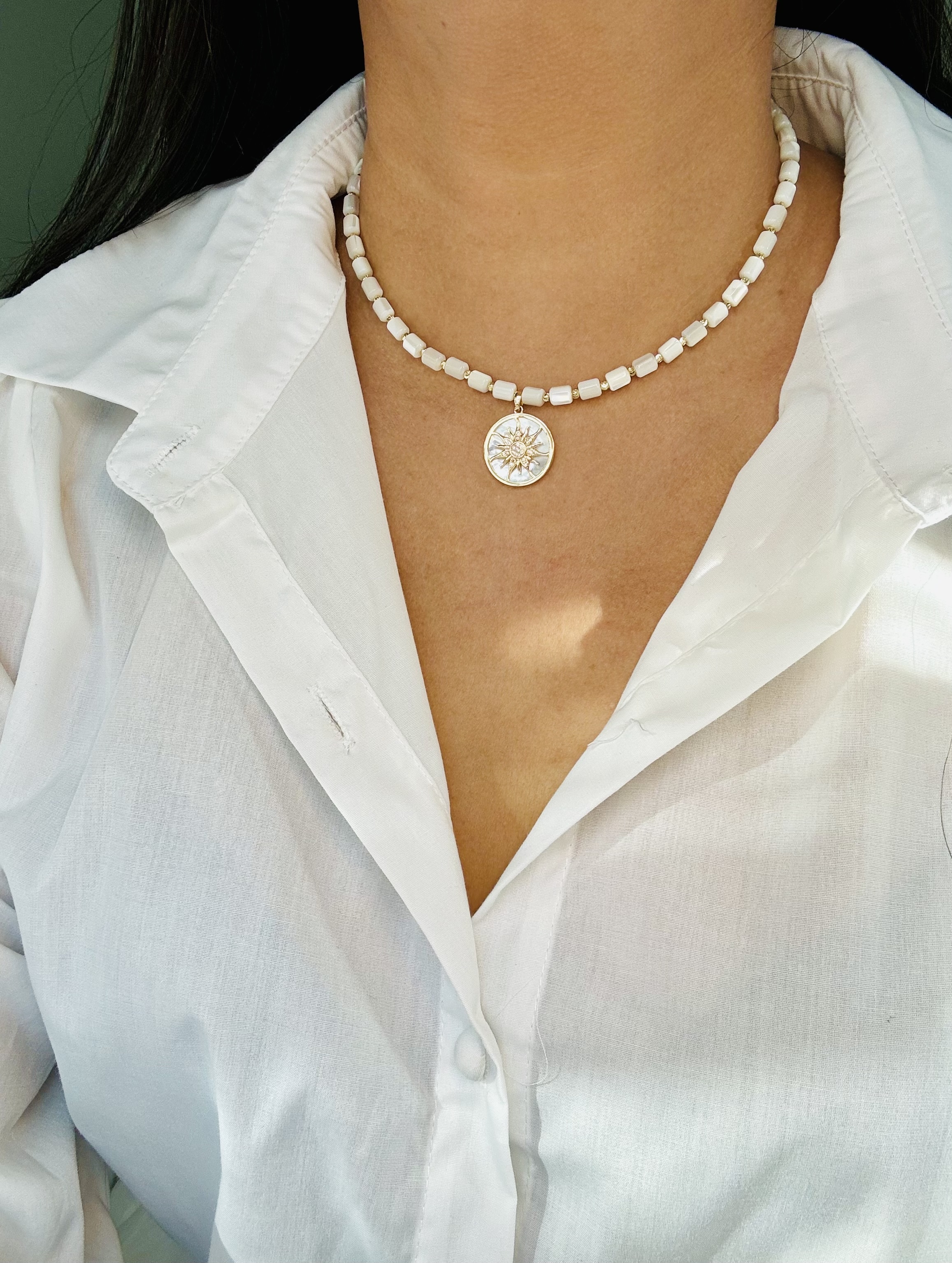 Elegant White Mother of pearl Beaded Necklace