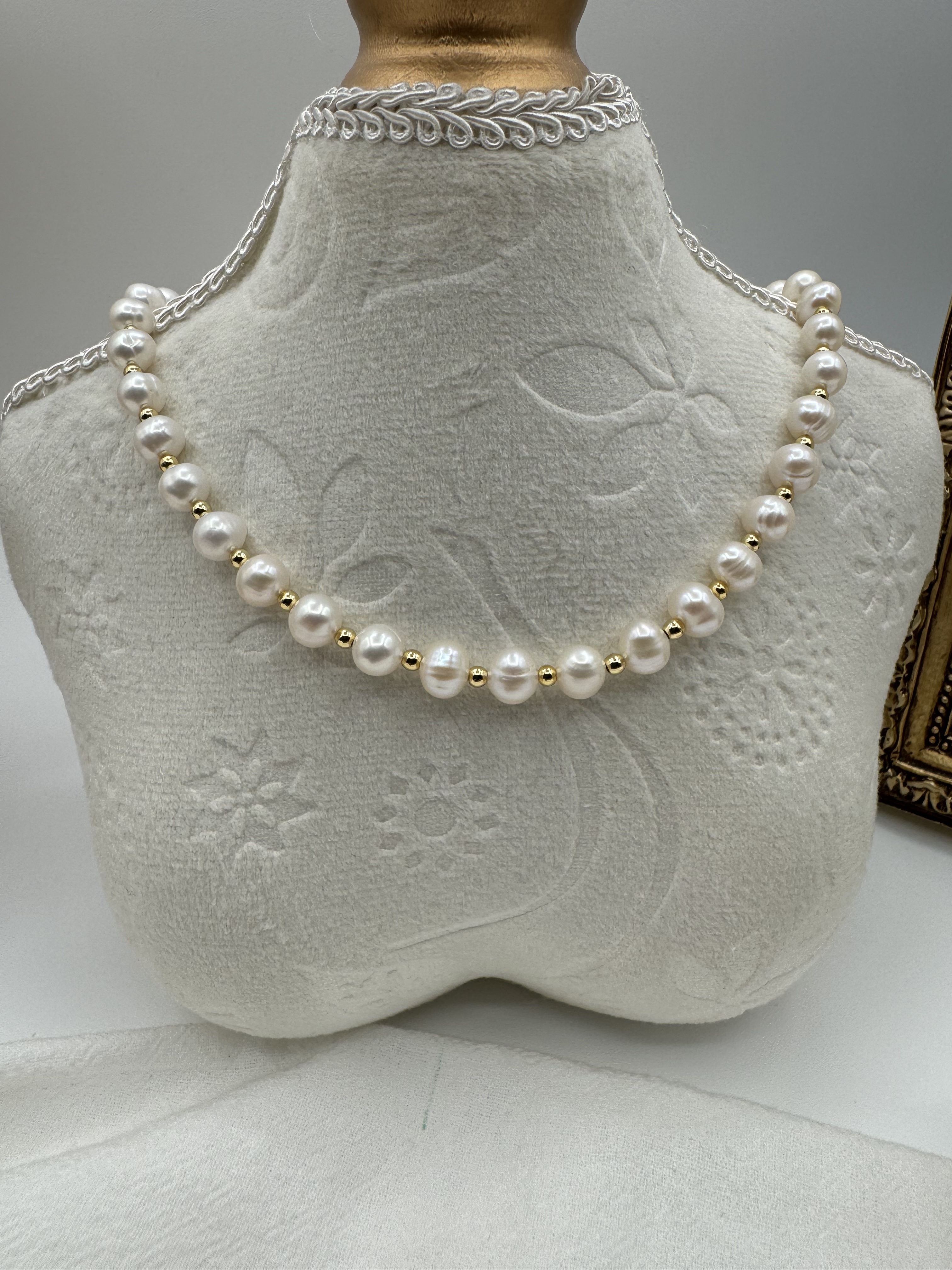 Elegant Pearl Necklace 