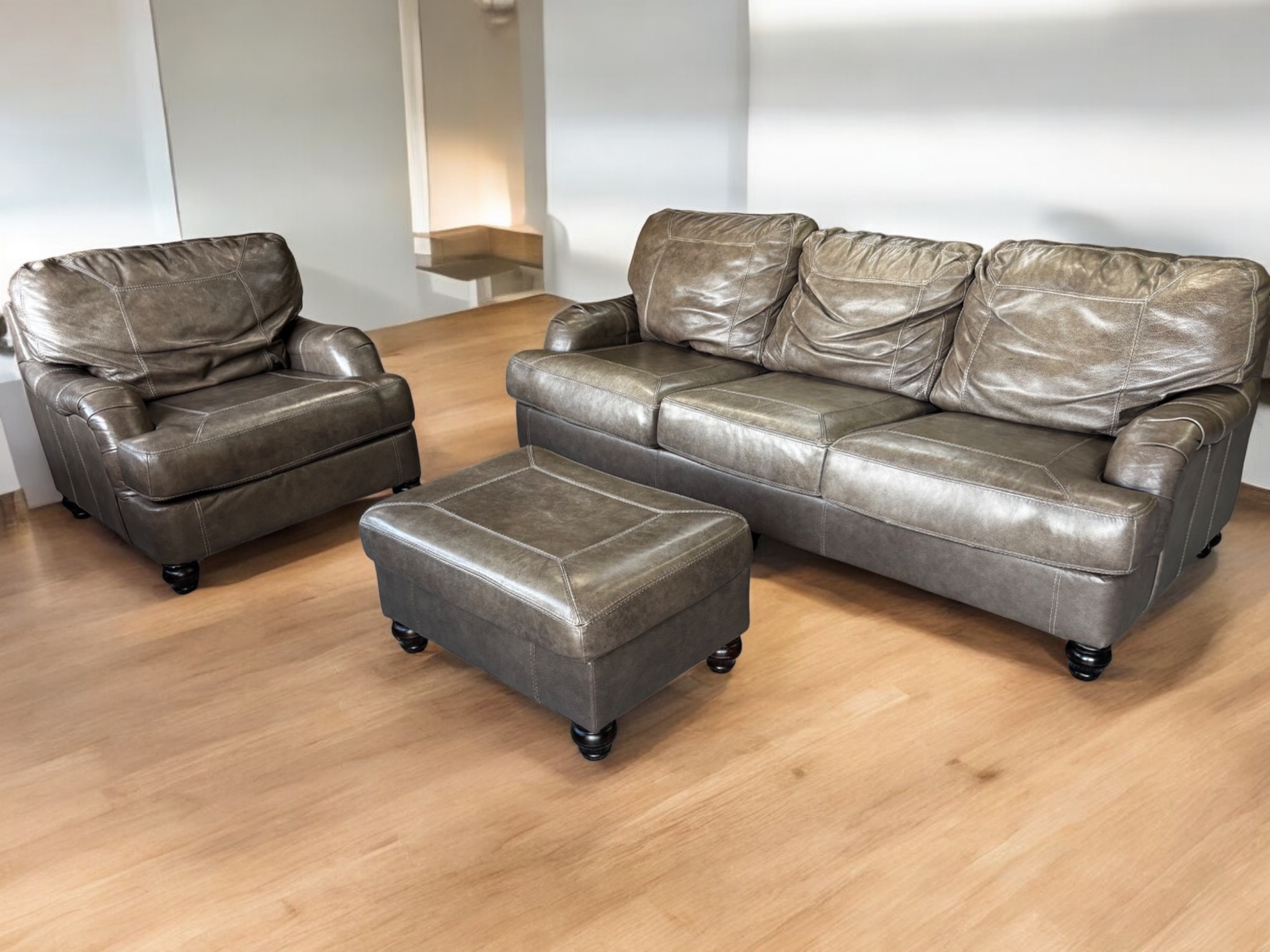 Top-Grain Leather Sofa Set – Sofa, Chair & Ottoman 
