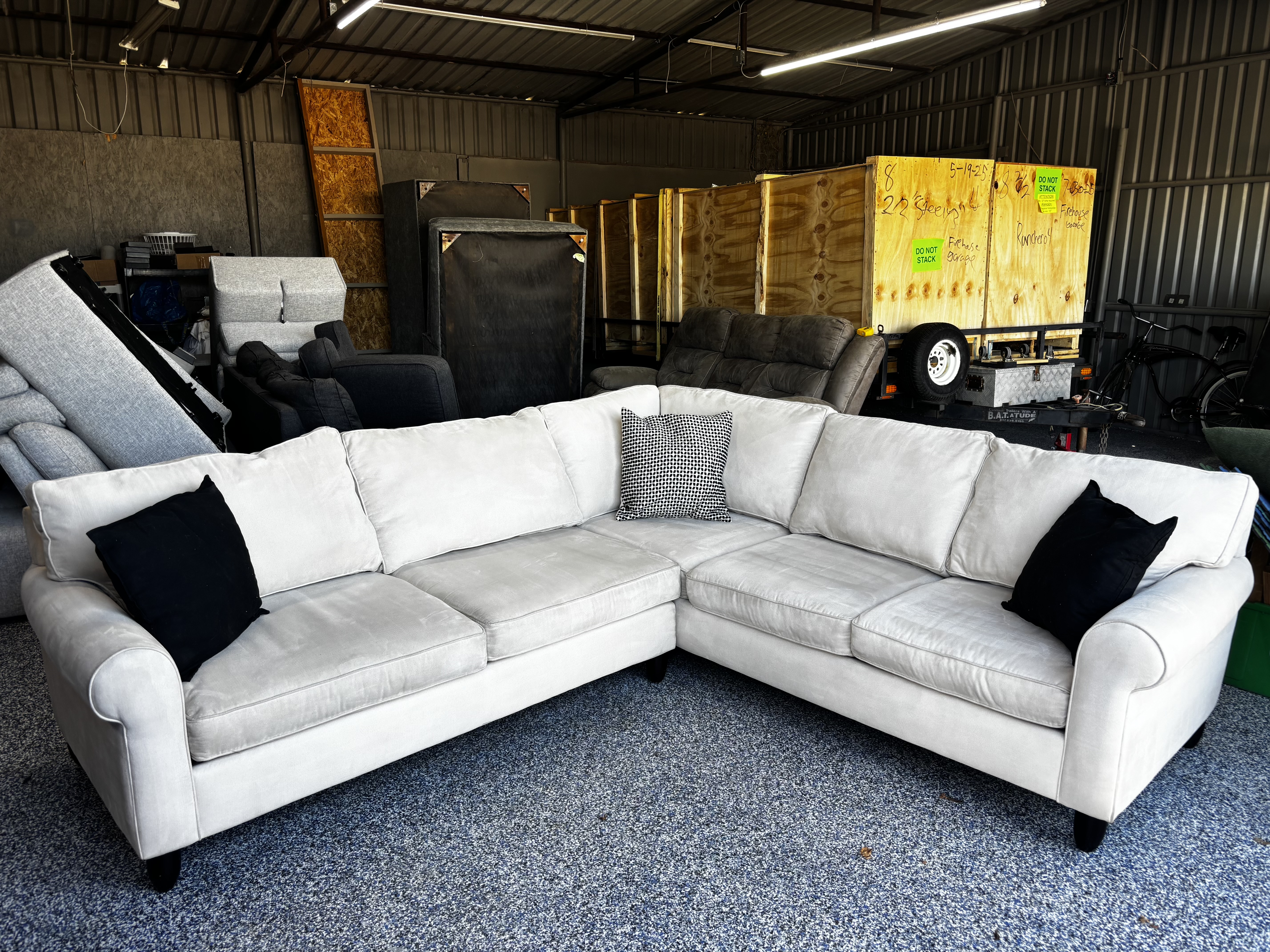 Cream Sectional - Deep Cleaned & Pet-Free!