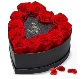 Pudełko z różami w kształcie serca
