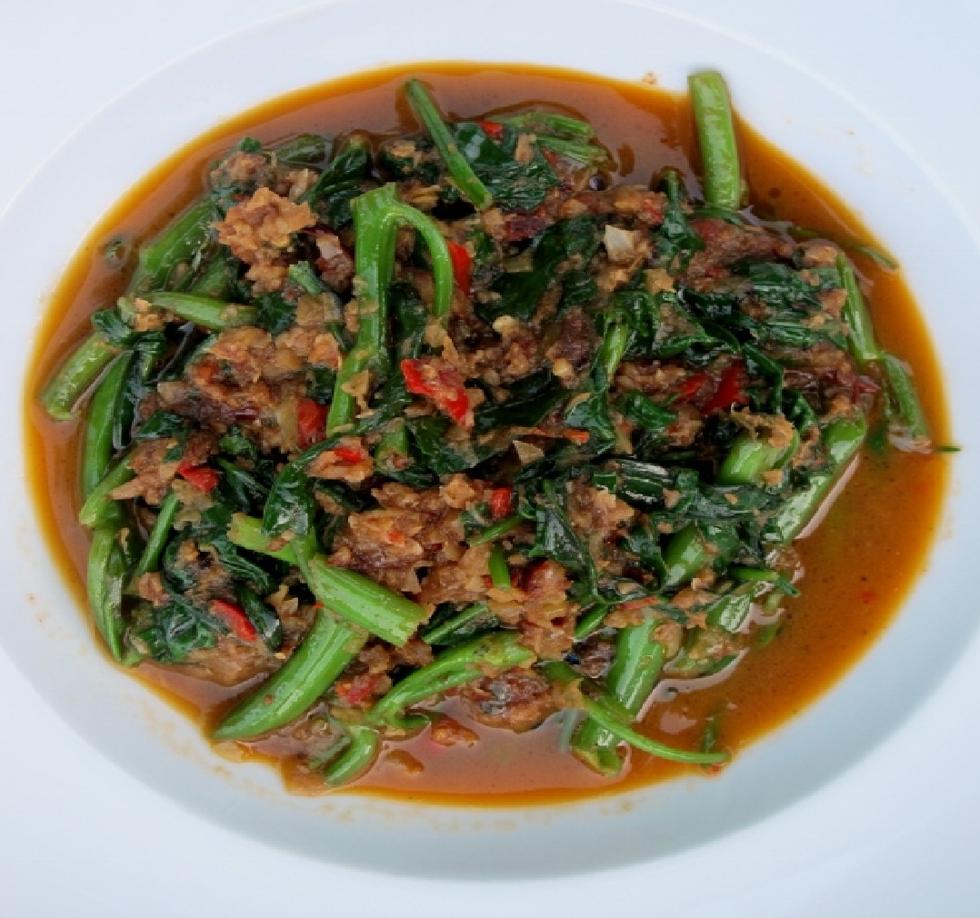 Fried Sambal KangKong ( Stir Fried Water Spinach) 炒空心菜 (辣）	