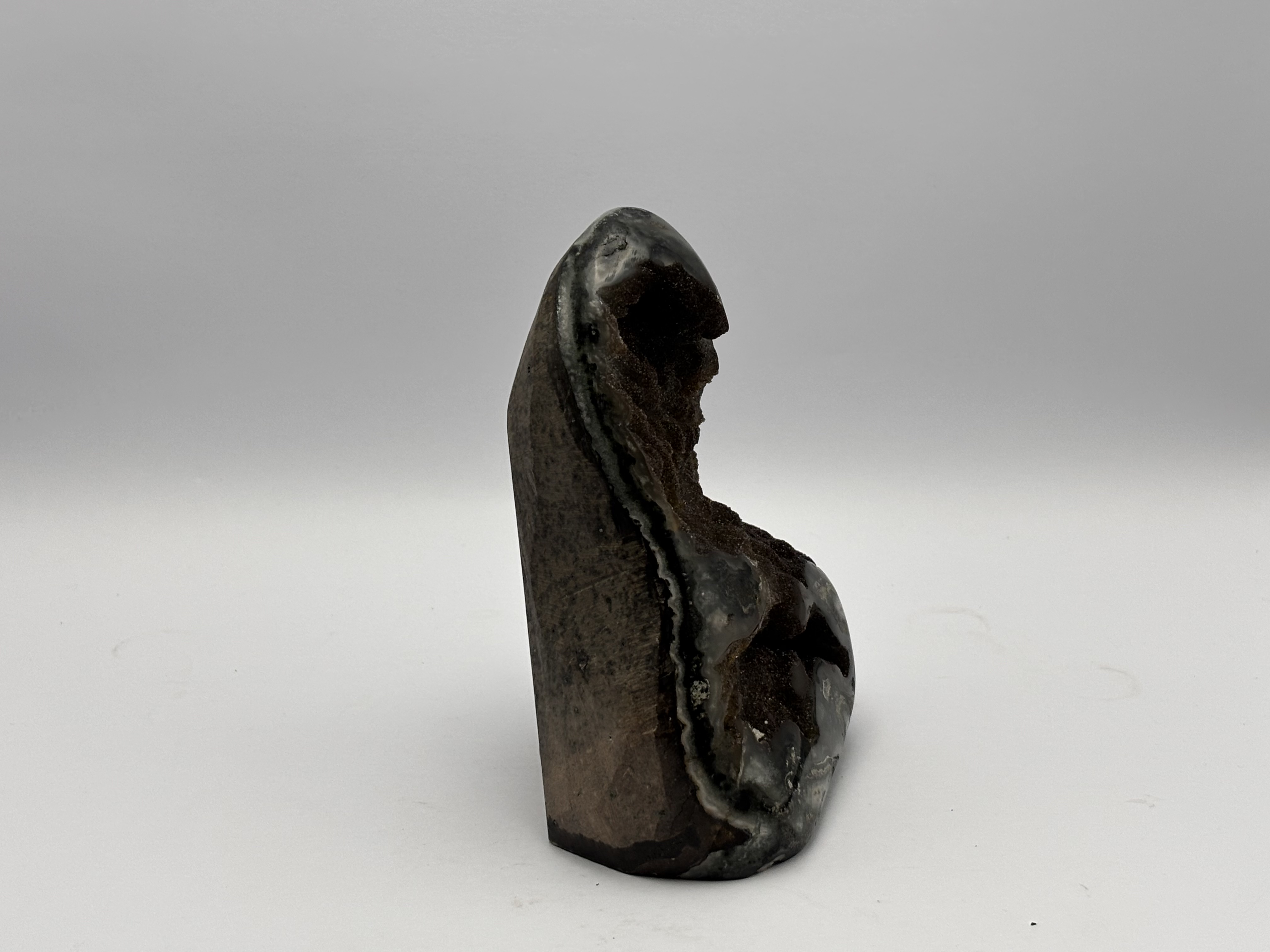 Pedra ágata negra con inclusiones grises