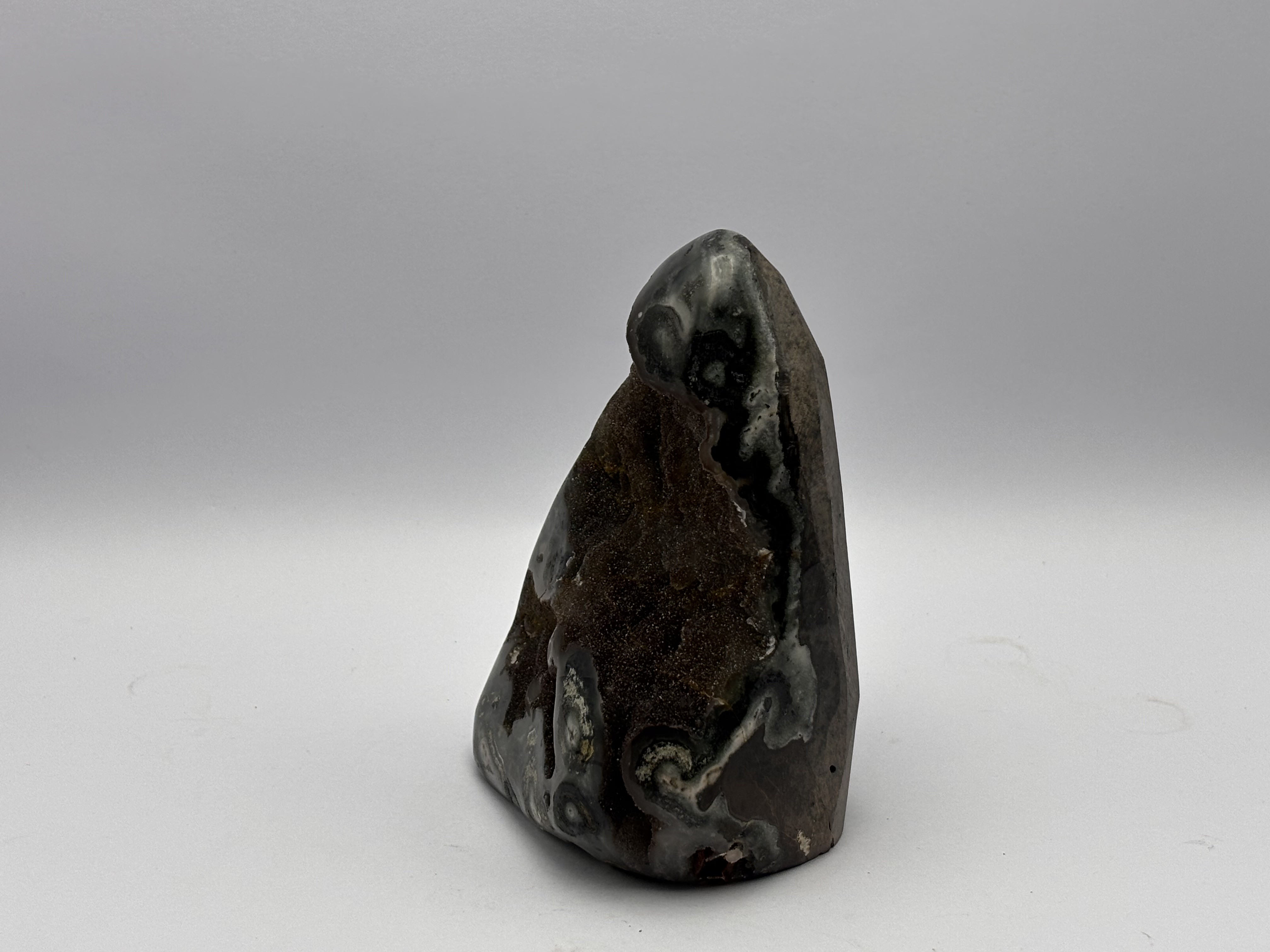 Pedra ágata negra con inclusiones grises