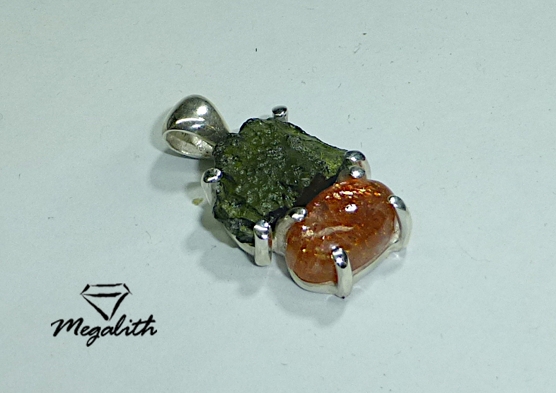 (Ak016) Moldavit Sonnenstein Anhänger 