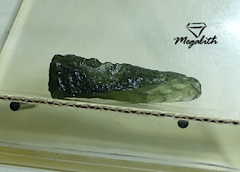 (AAR096) Moldavit Rohstein 