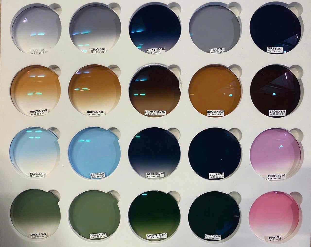 Kính mắt đổi màu