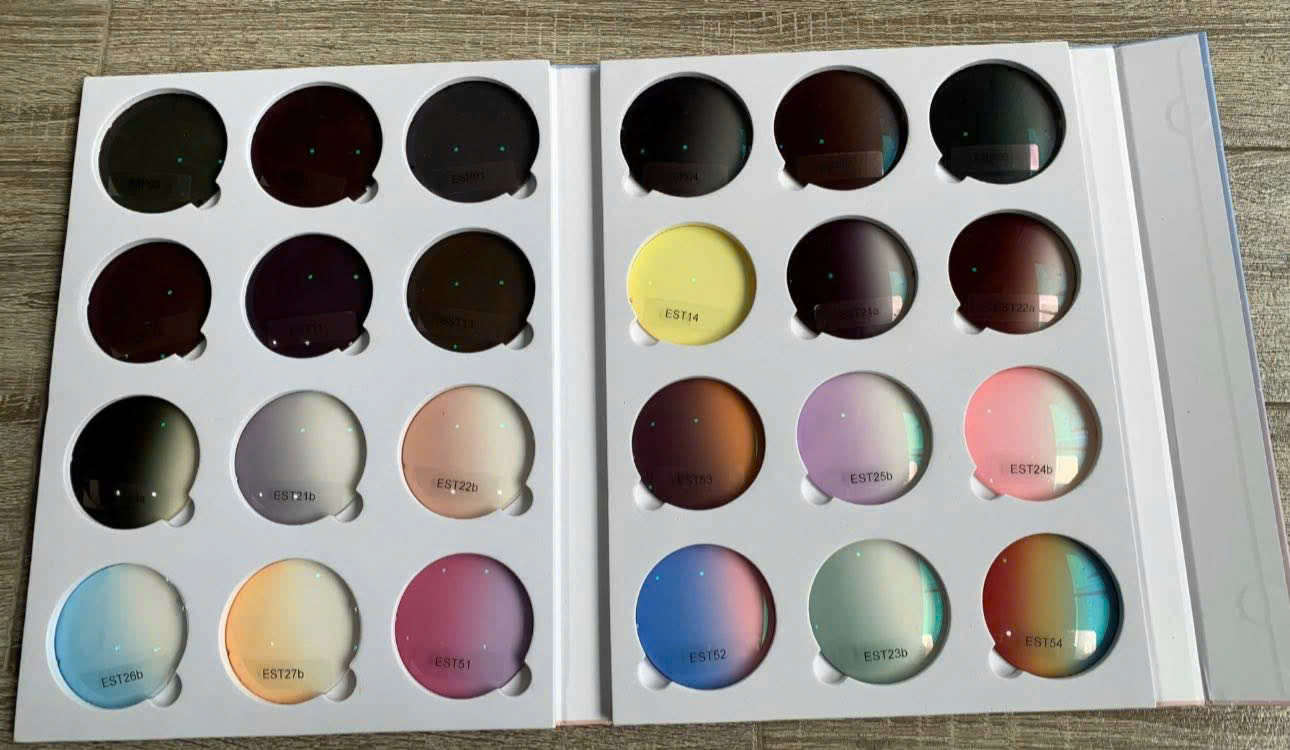 Kính mắt đổi màu