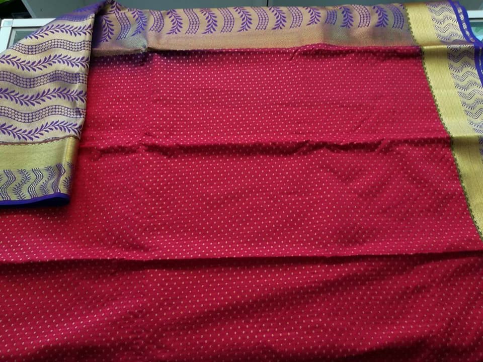 Rote Seiden-Saree