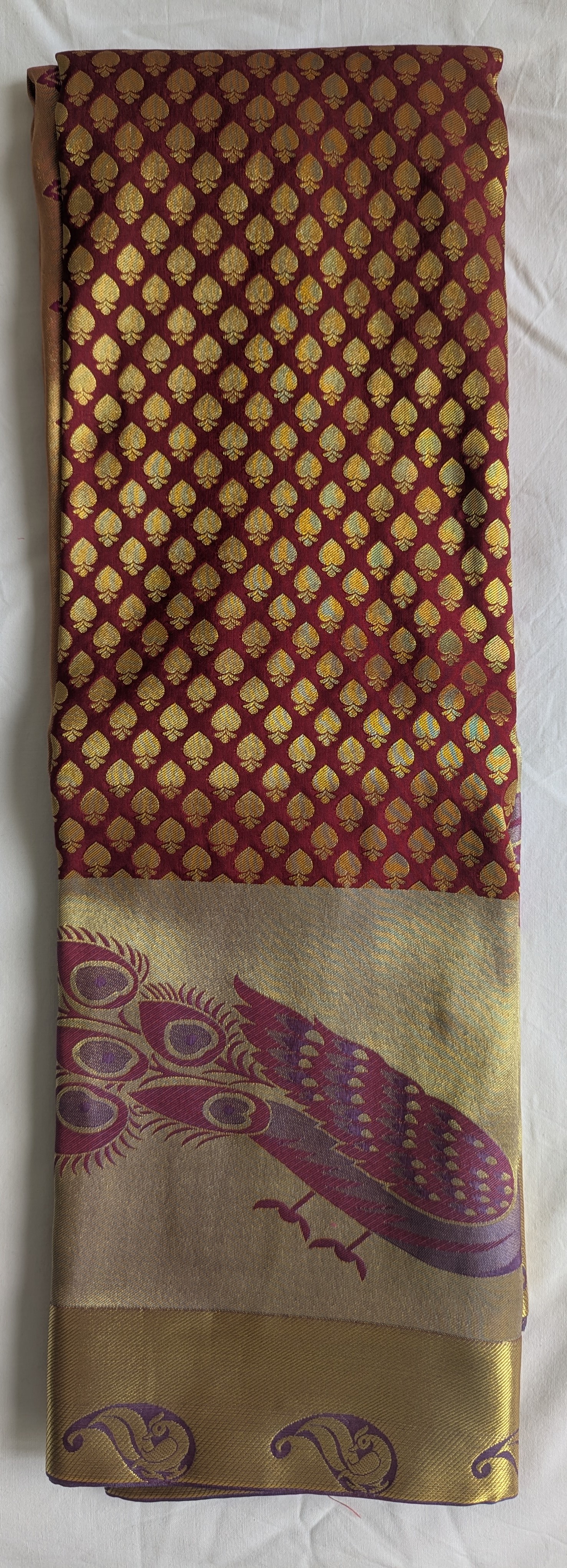 Seiden Saree mit Pfauenmotiv