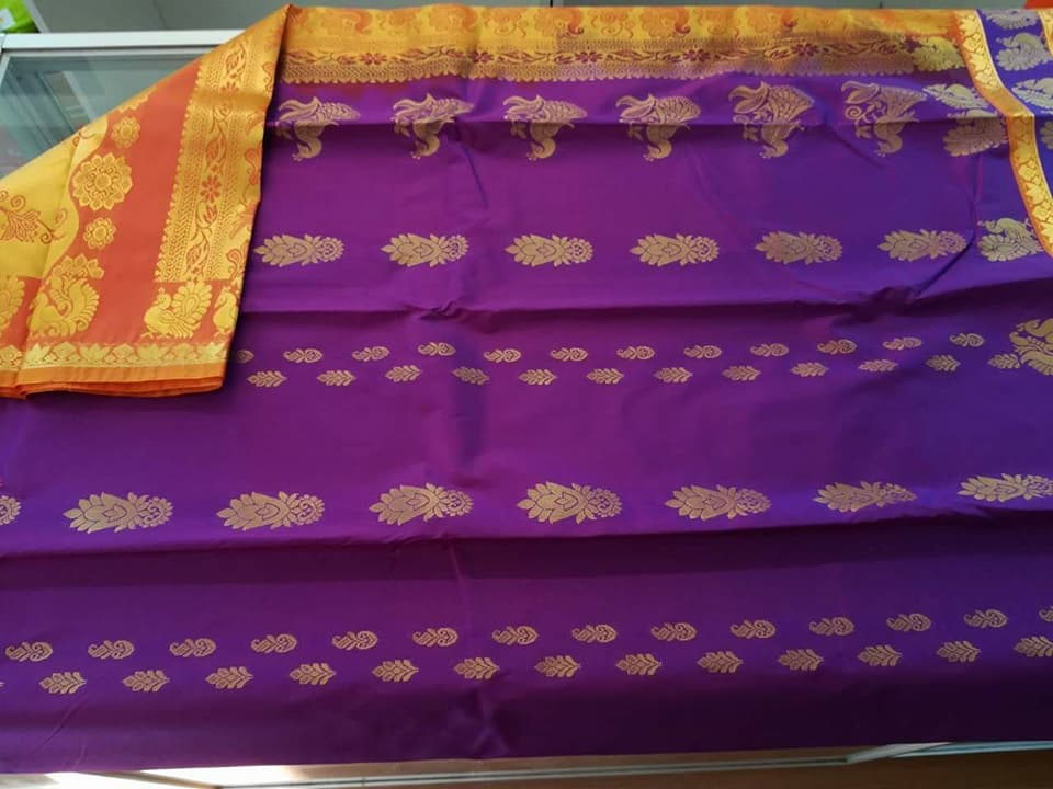 Lila-Orange-Goldene Seiden-Saree