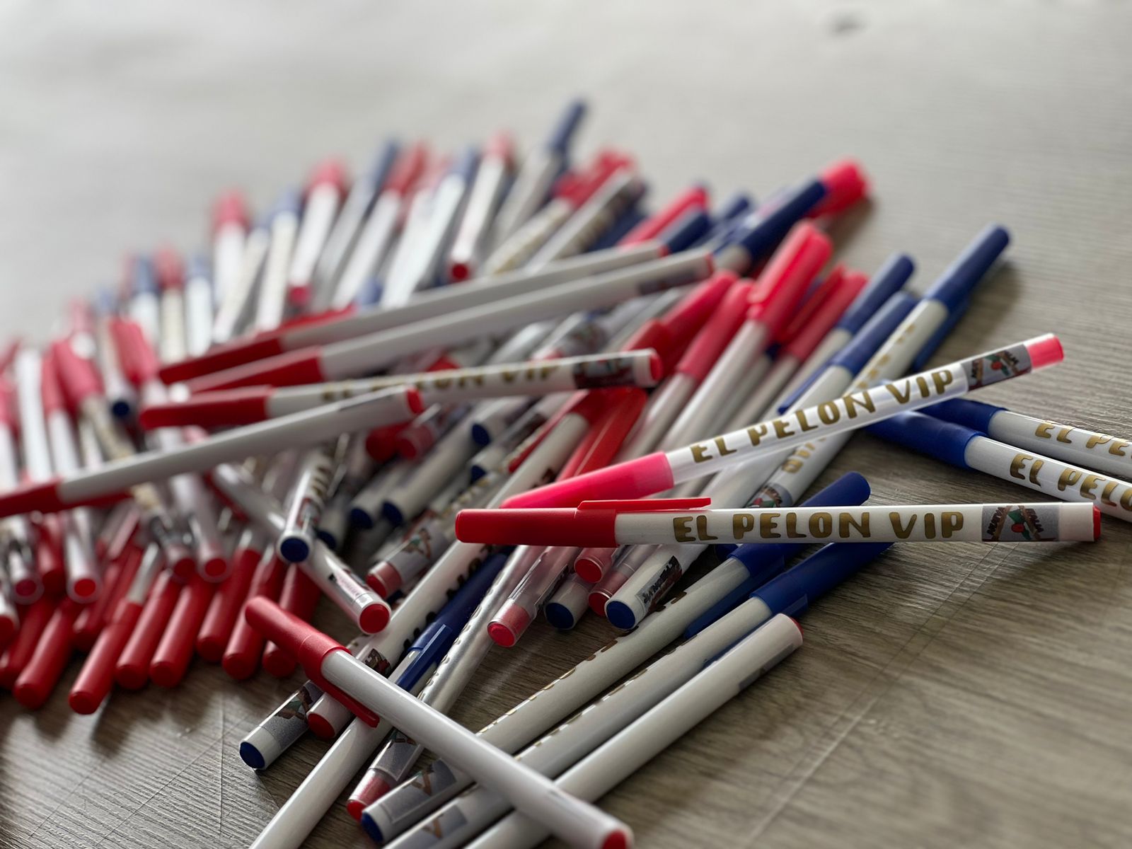 Plumas personalizadas, 1 ciento 