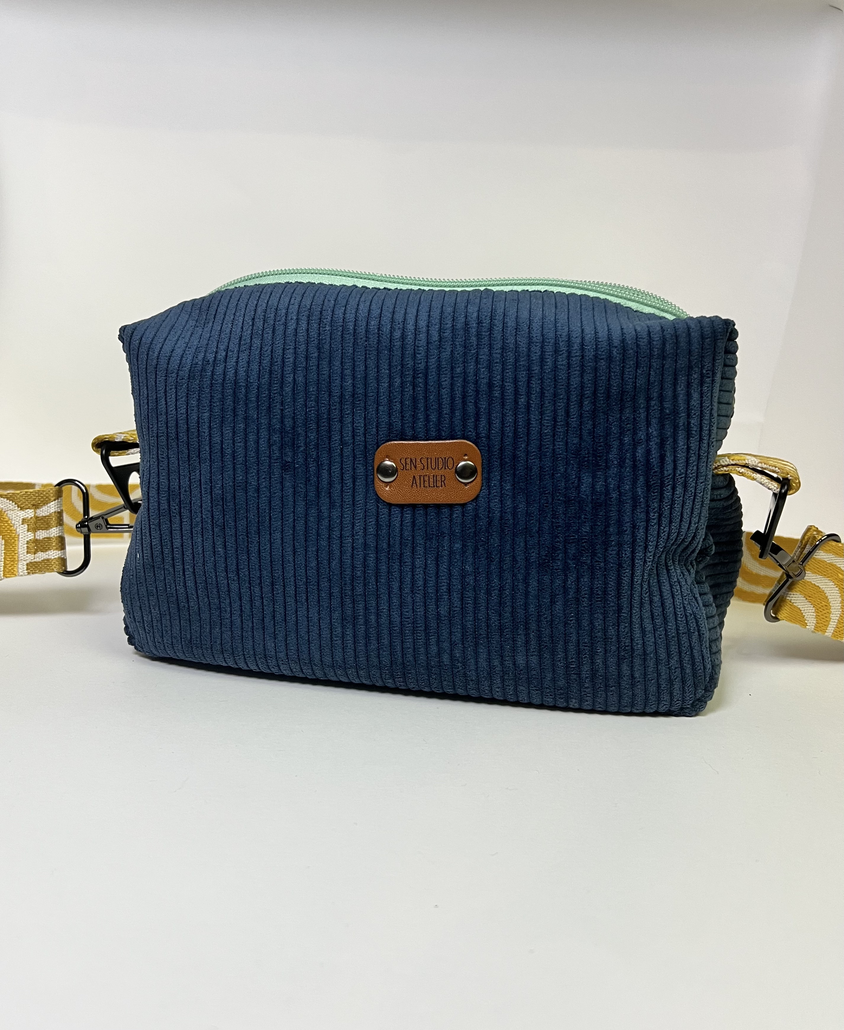 Bolso modelo Asun en pana