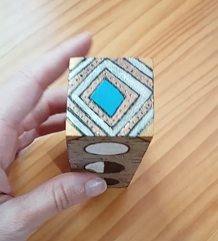 Prisma soles y lunas