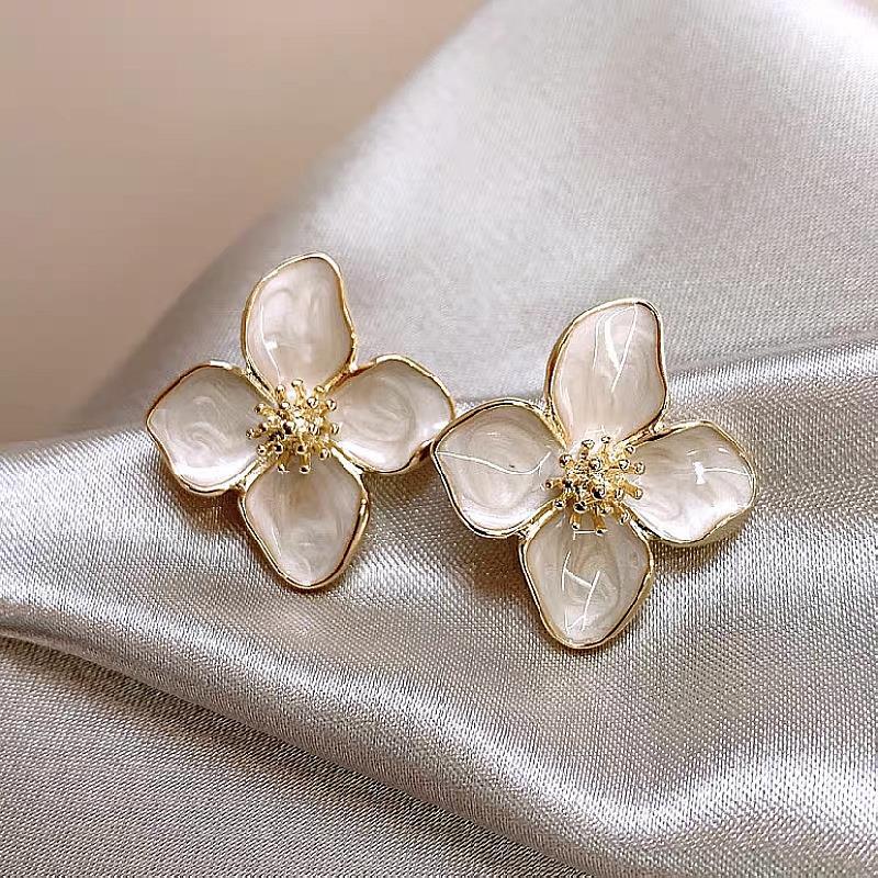 Elegant Flower Stud Earrings