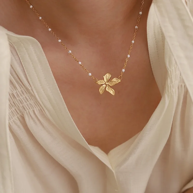 Gold Flower Pendant Necklace
