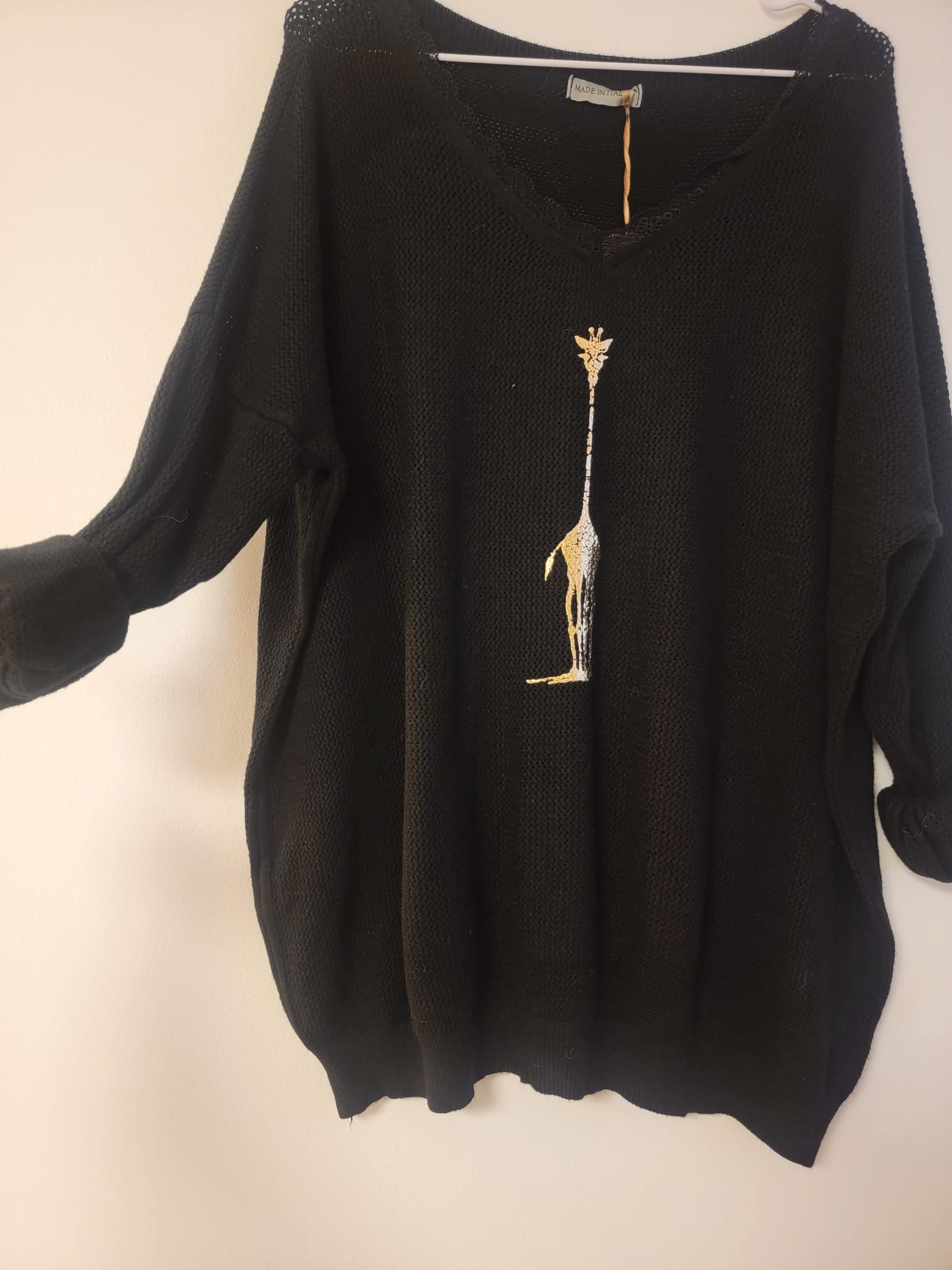Pull noir avec motif girafe