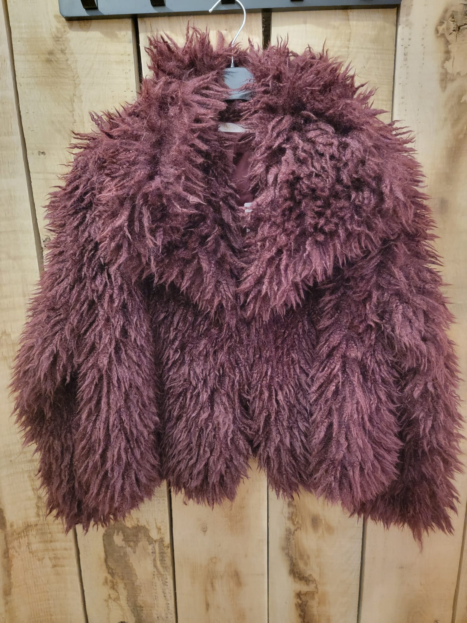 Veste en fausse fourrure bordeaux