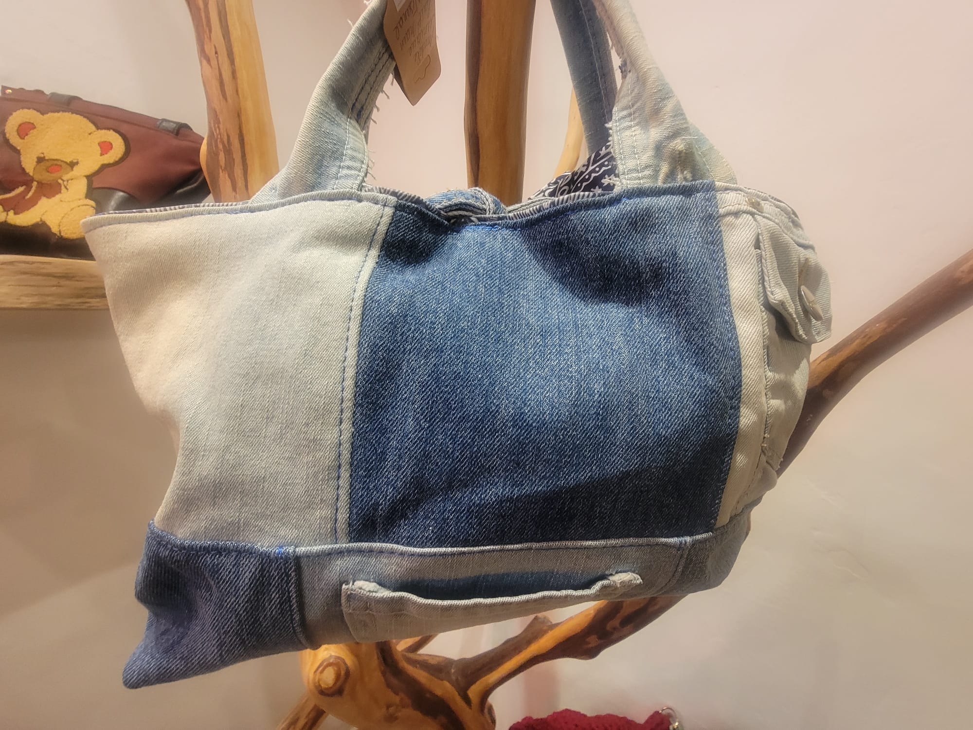 Sac à main en jean recyclé création unique.