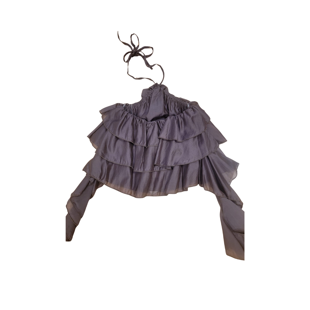 Haut court à volants et épaules dénudées