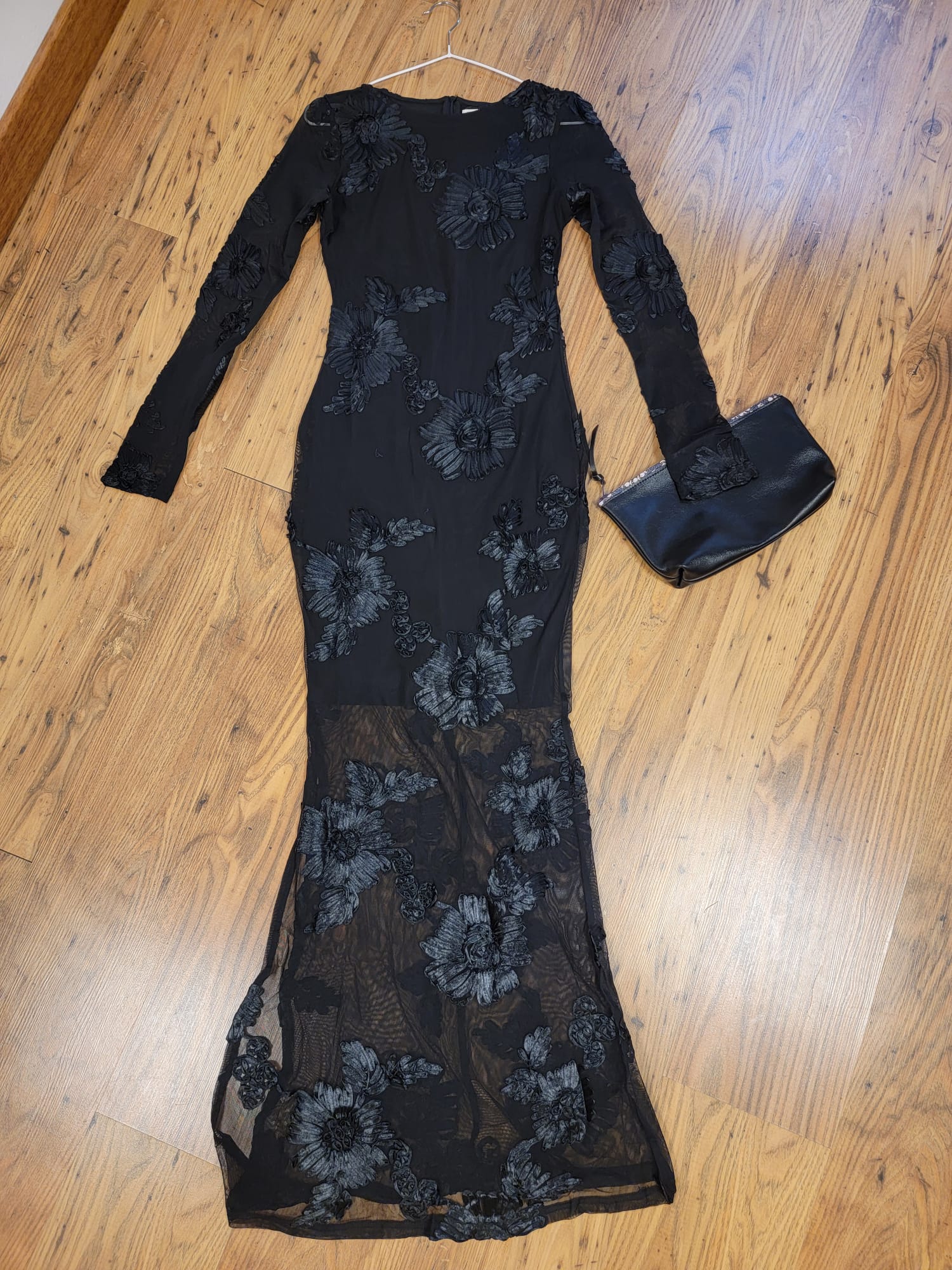 Robe longue noire en dentelle