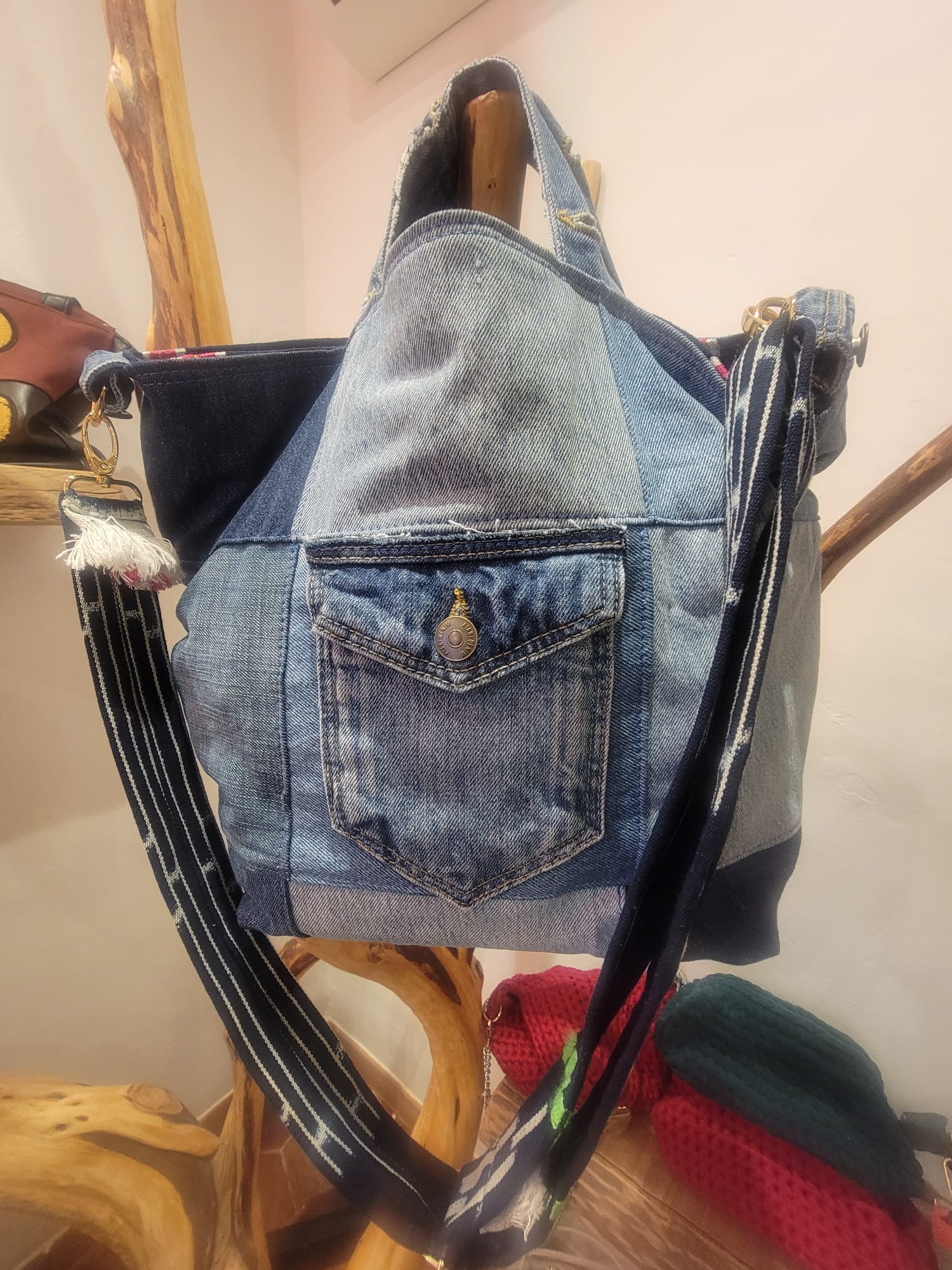 Sac cabas en jean recyclé création unique.