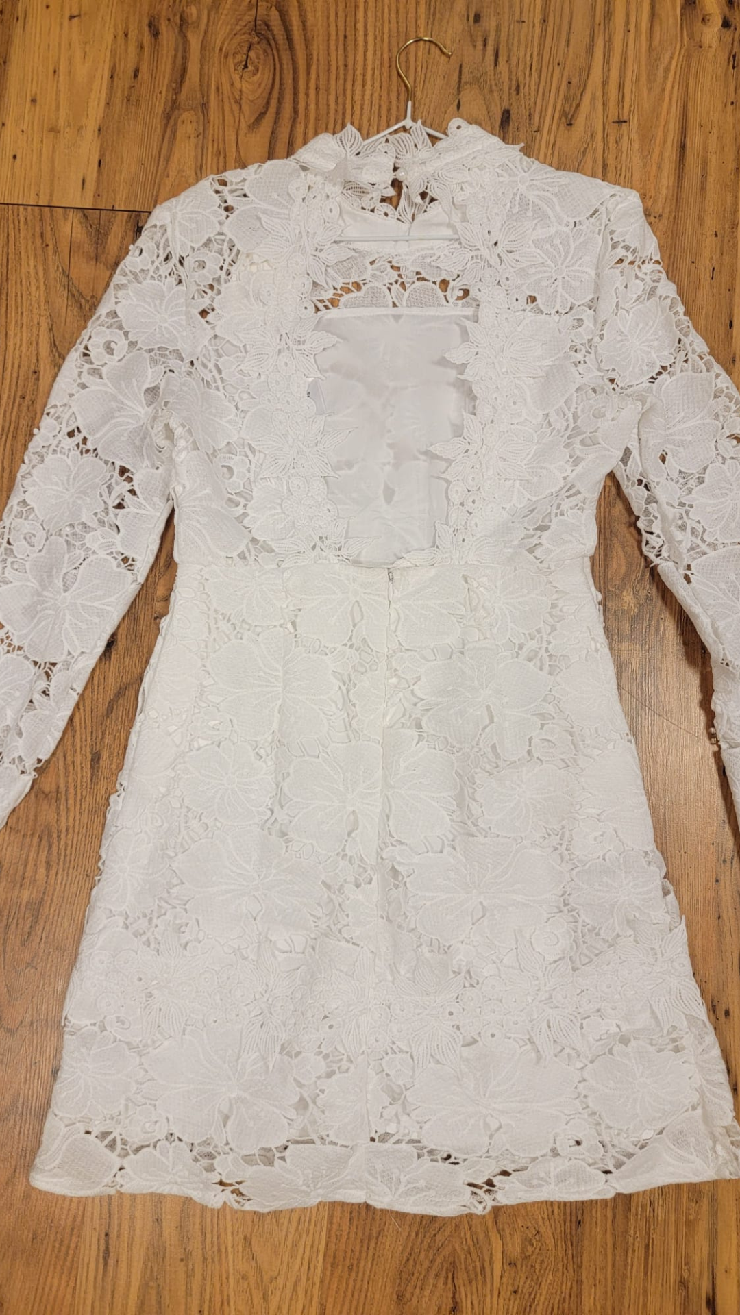 Robe blanche en dentelle