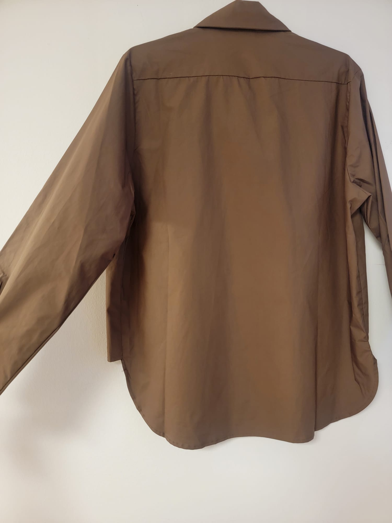 Chemise marron à broderies