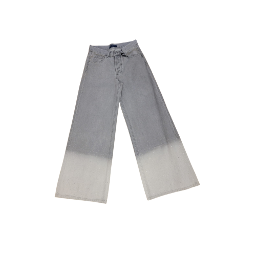 Tenue chic avec pantalon large, chemise Levi's pull à losanges