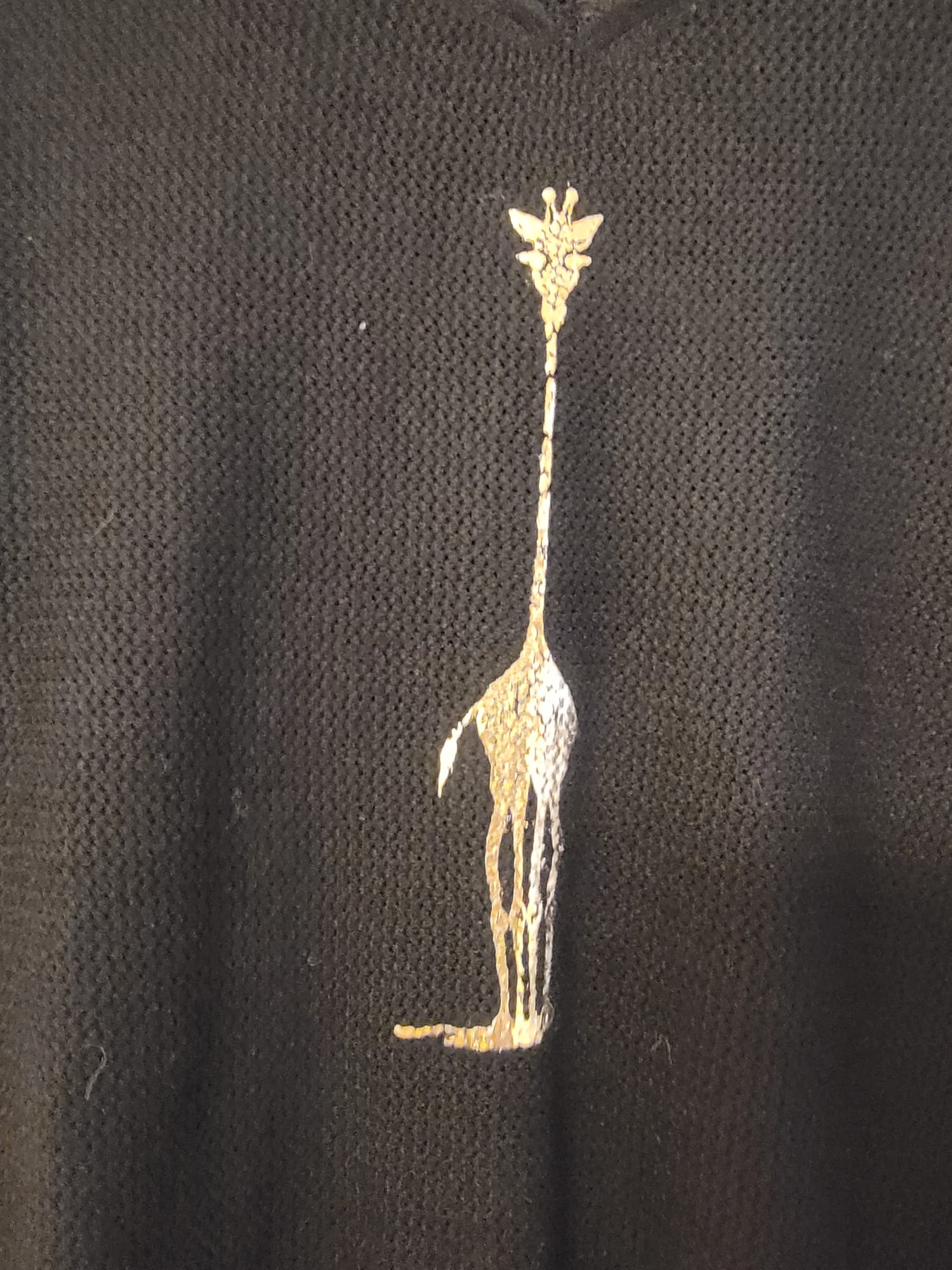 Pull noir avec motif girafe