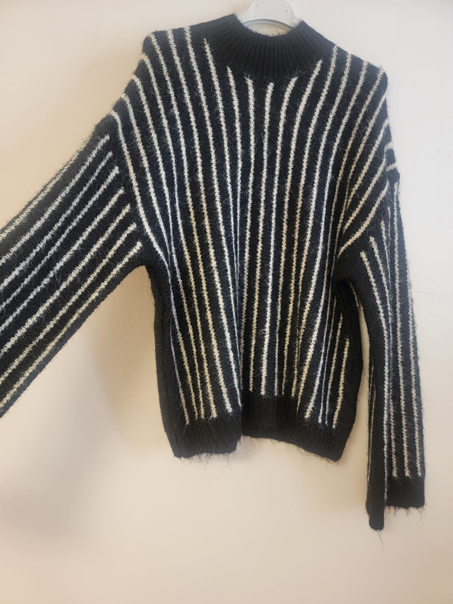 Pull rayé noir et blanc