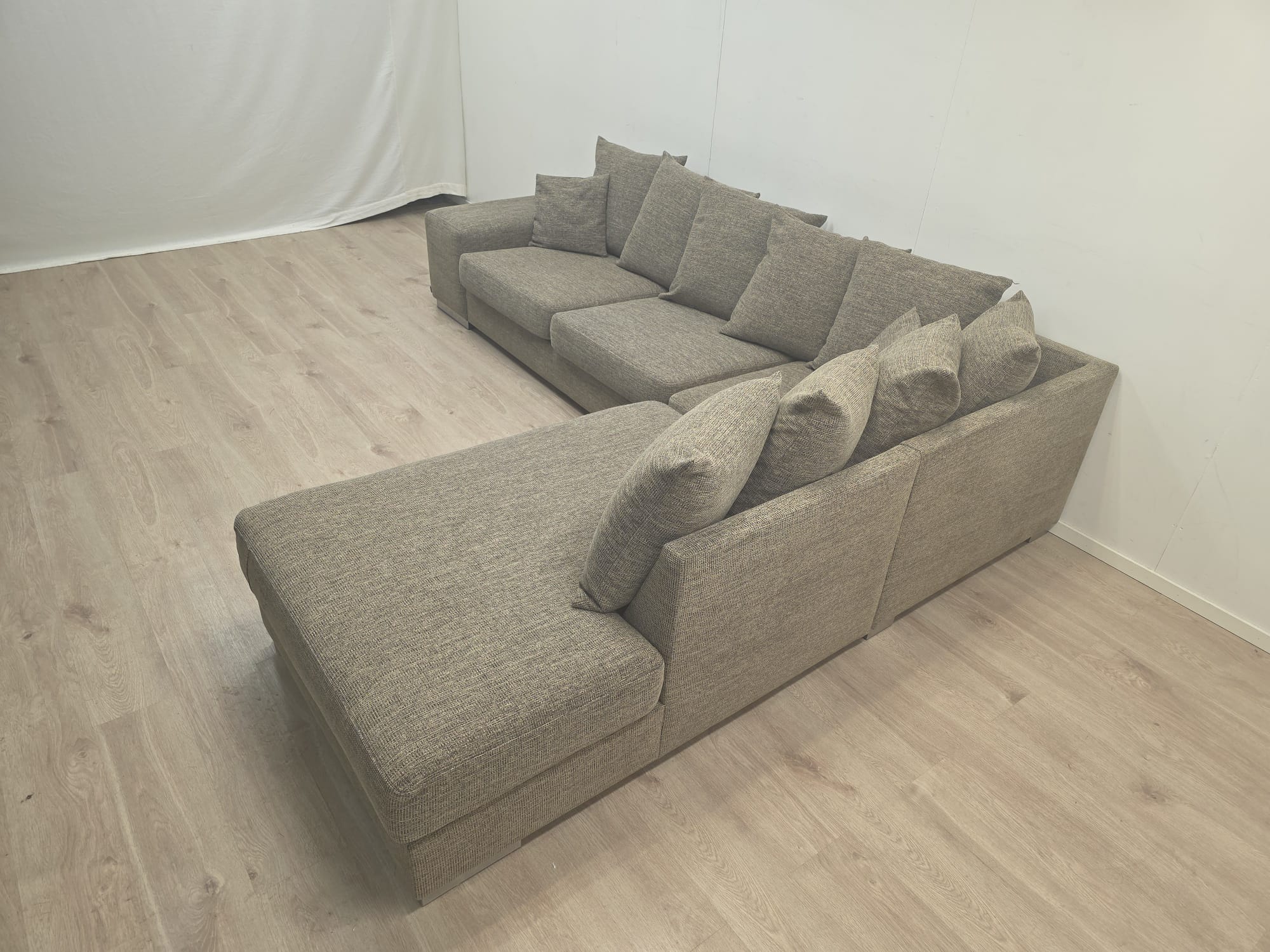 Bellus iso avokulmasohva