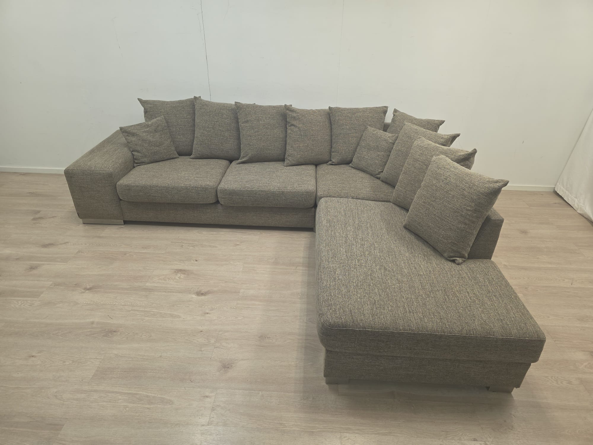 Bellus iso avokulmasohva