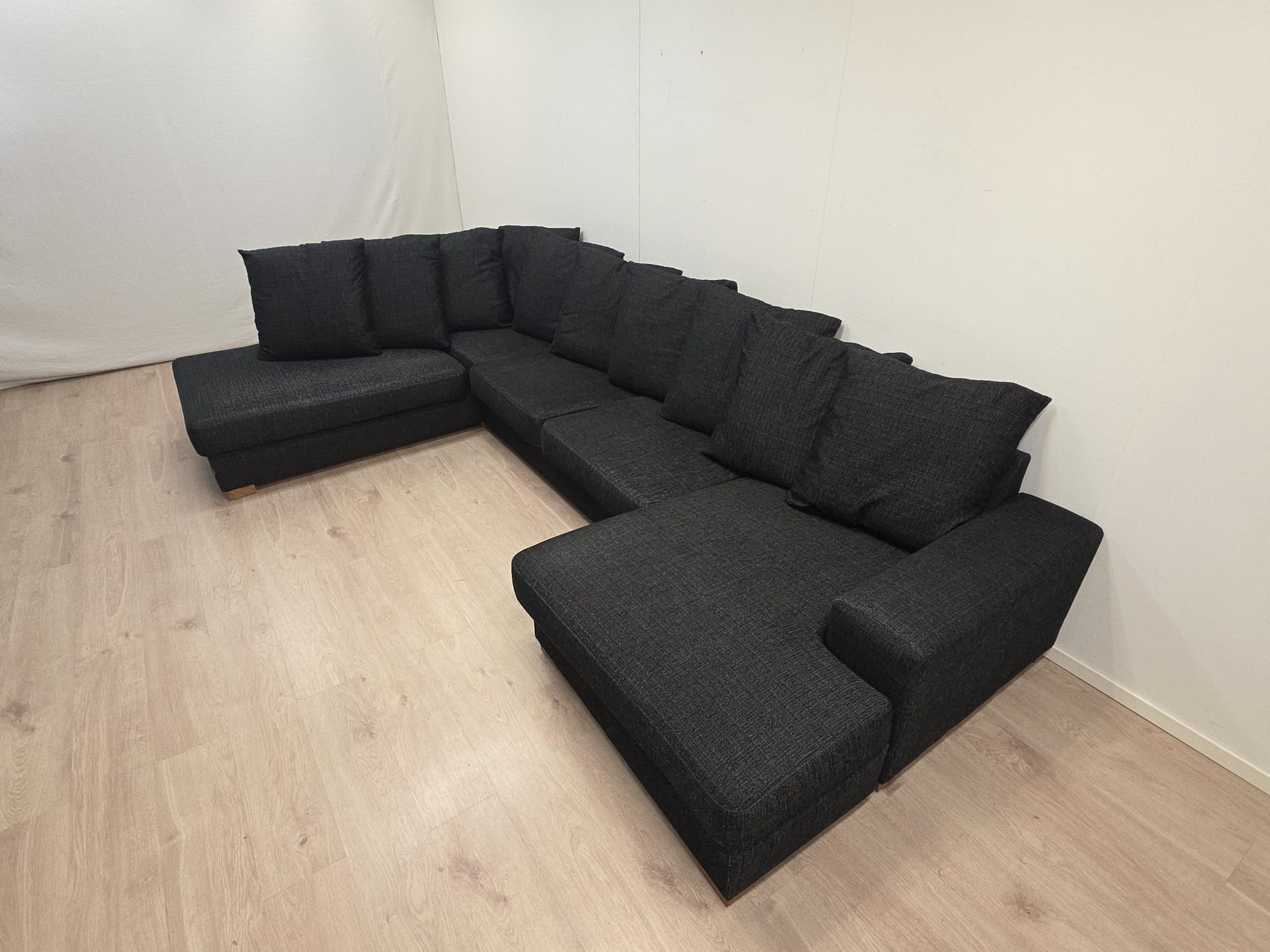 Bellus  iso u-kulmasohva