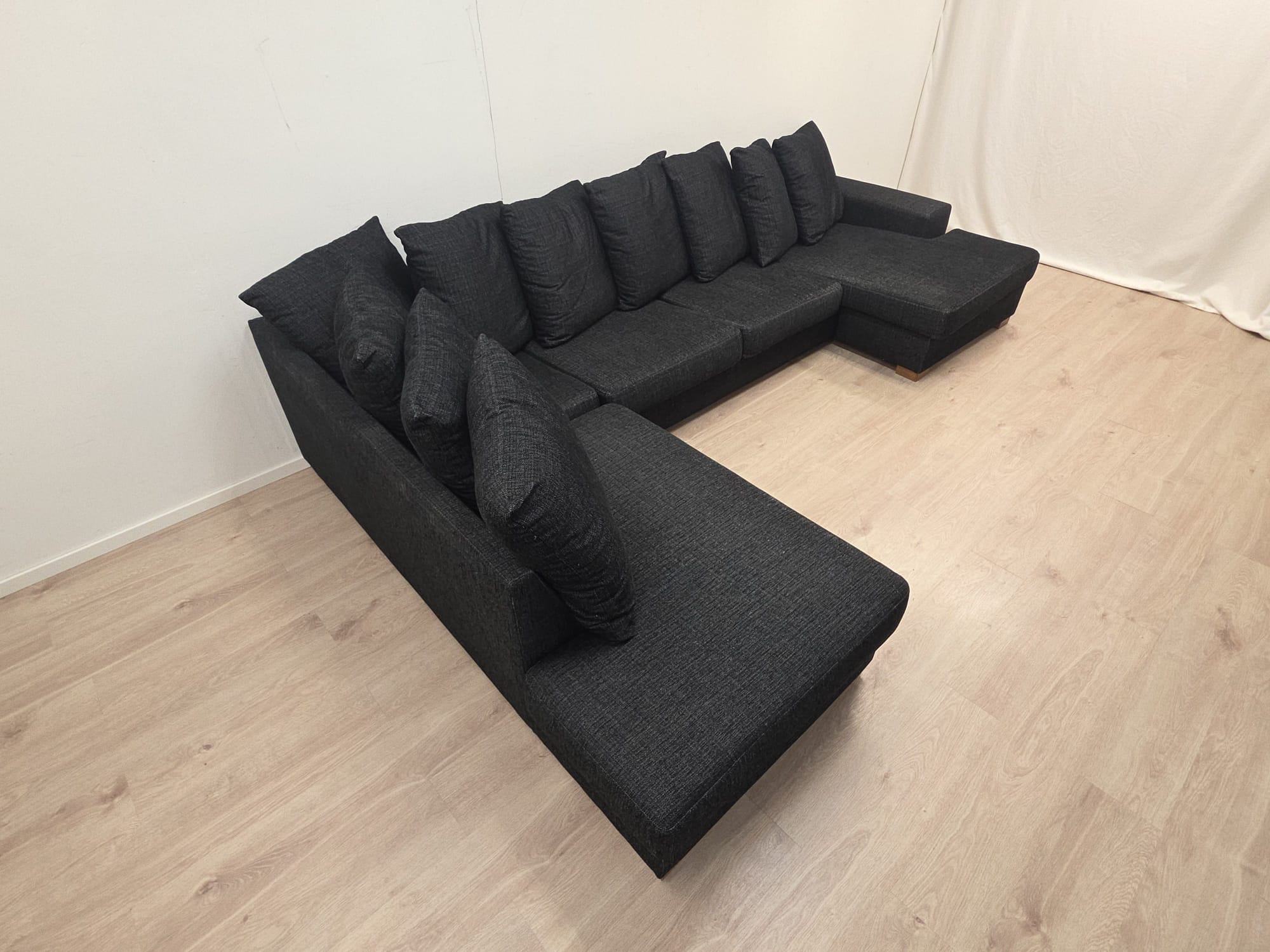 Bellus  iso u-kulmasohva