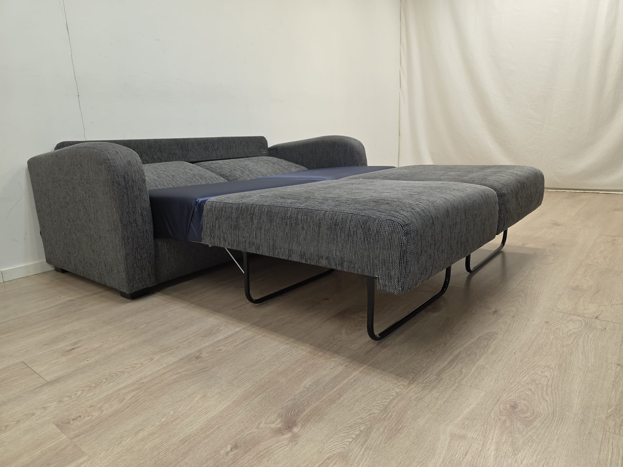 Stemma kahden istuttavaa vuodesohva