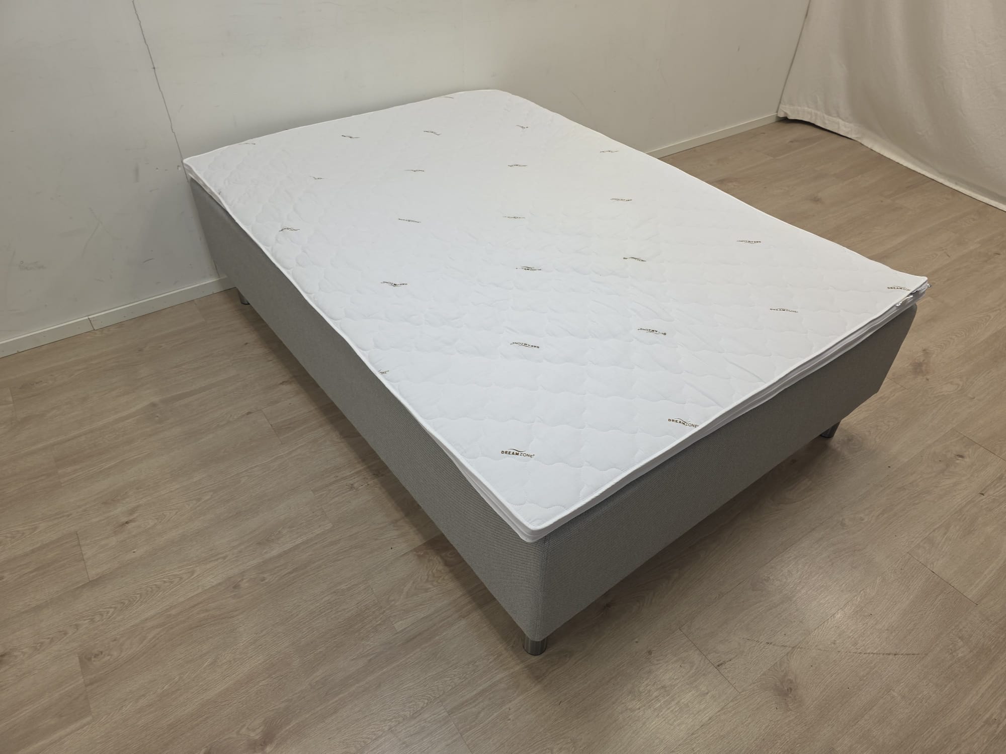 140x200 Runkopatjasänky