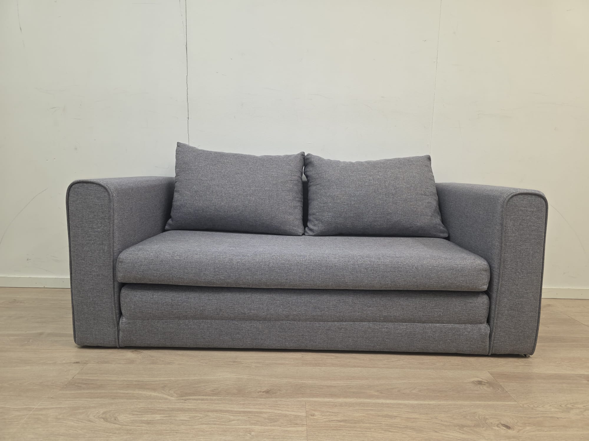 Kahden istuttavaa vuodesohva