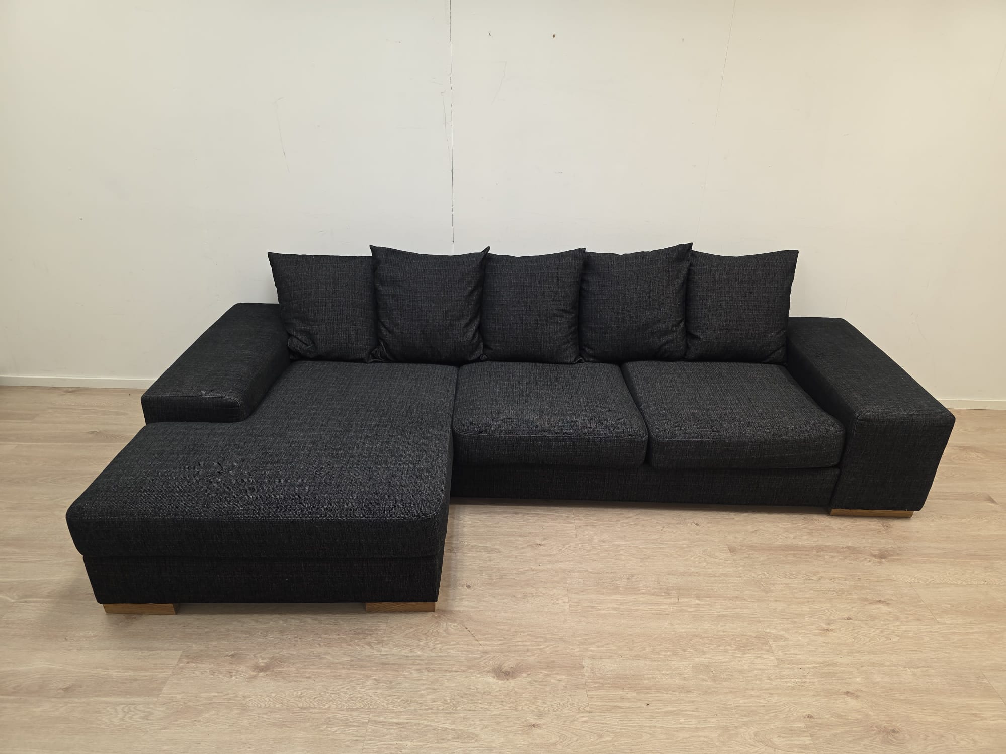 Bellus jätti divaanisohva