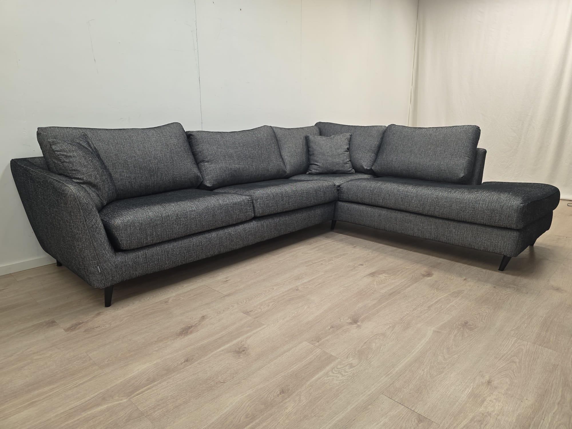 Bellus avokulmasohva