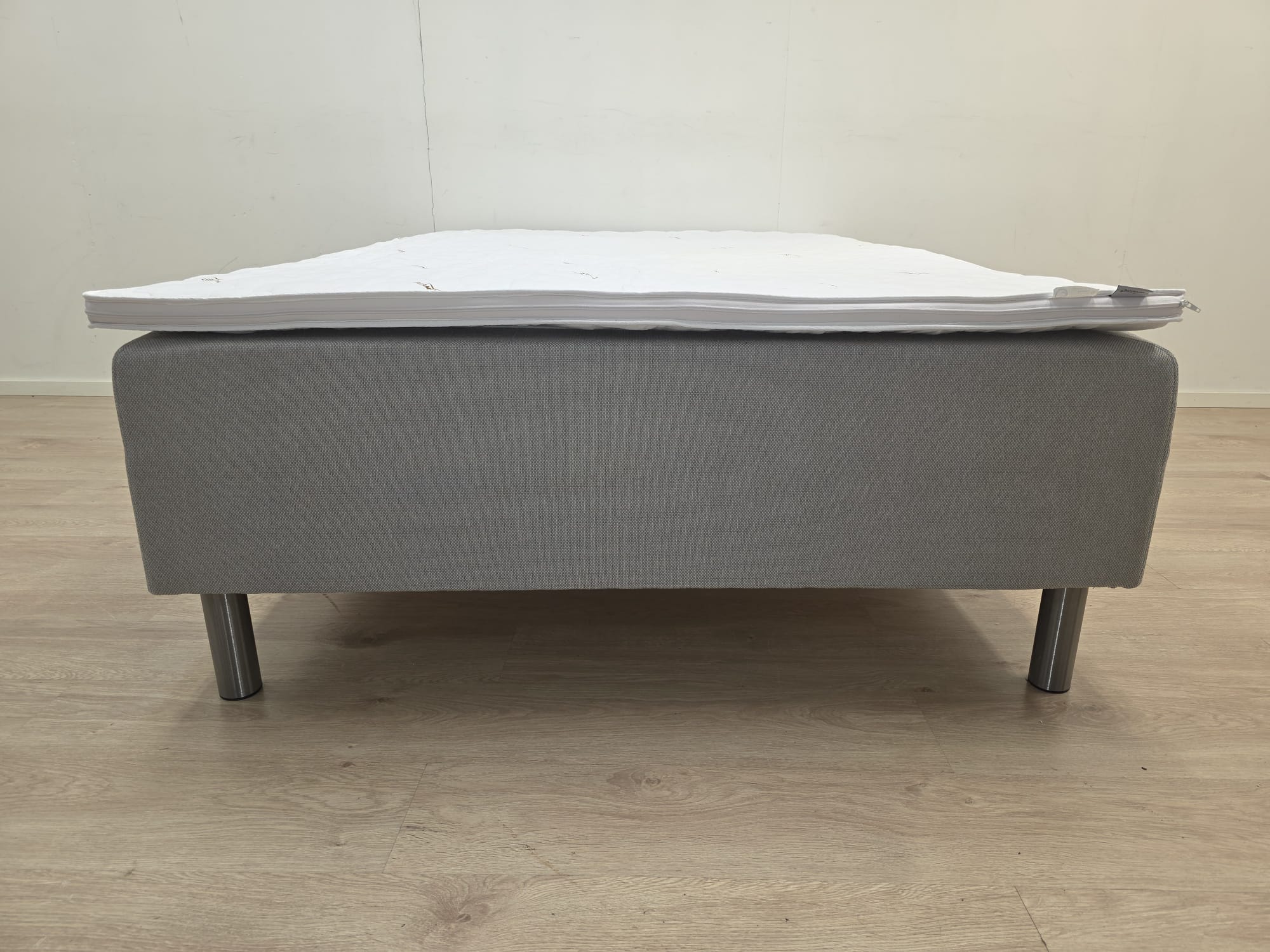 140x200 Runkopatjasänky